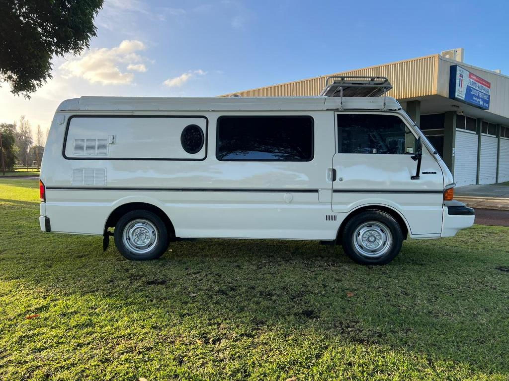 Mazda E2000