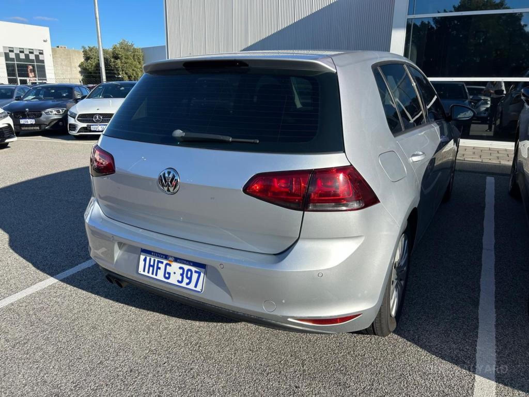 VOLKSWAGEN GOLF