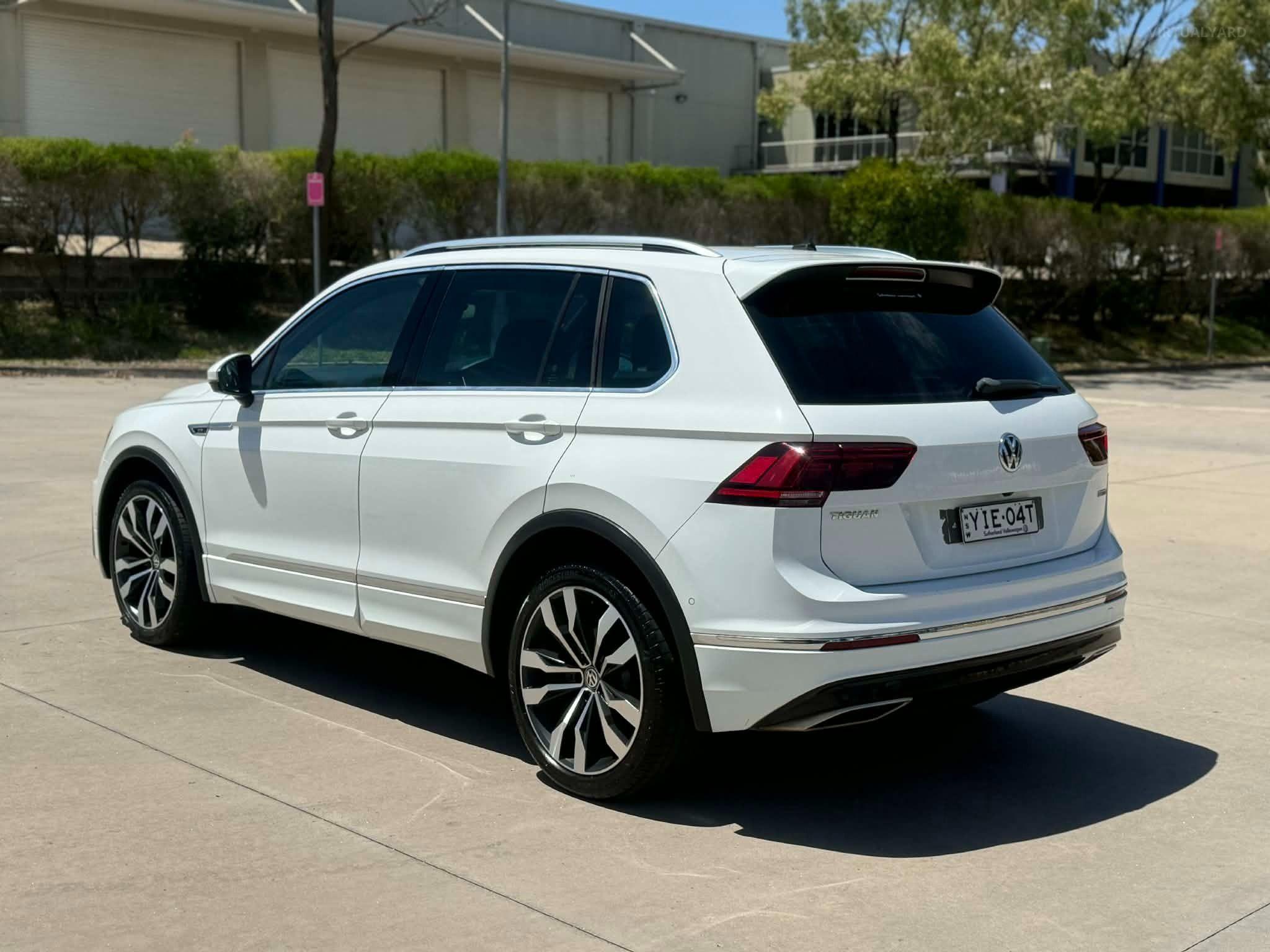 VOLKSWAGEN TIGUAN