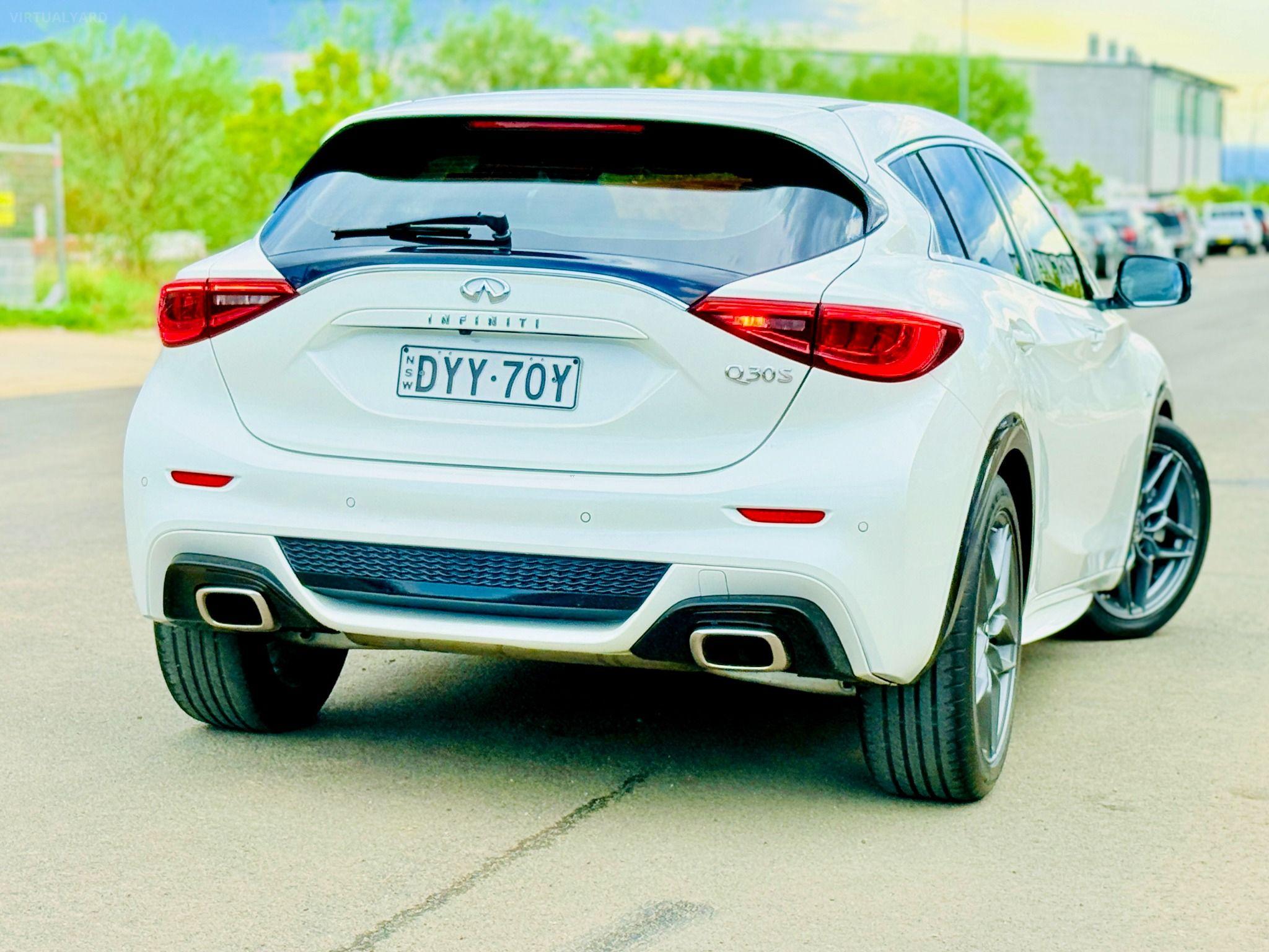 INFINITI Q30