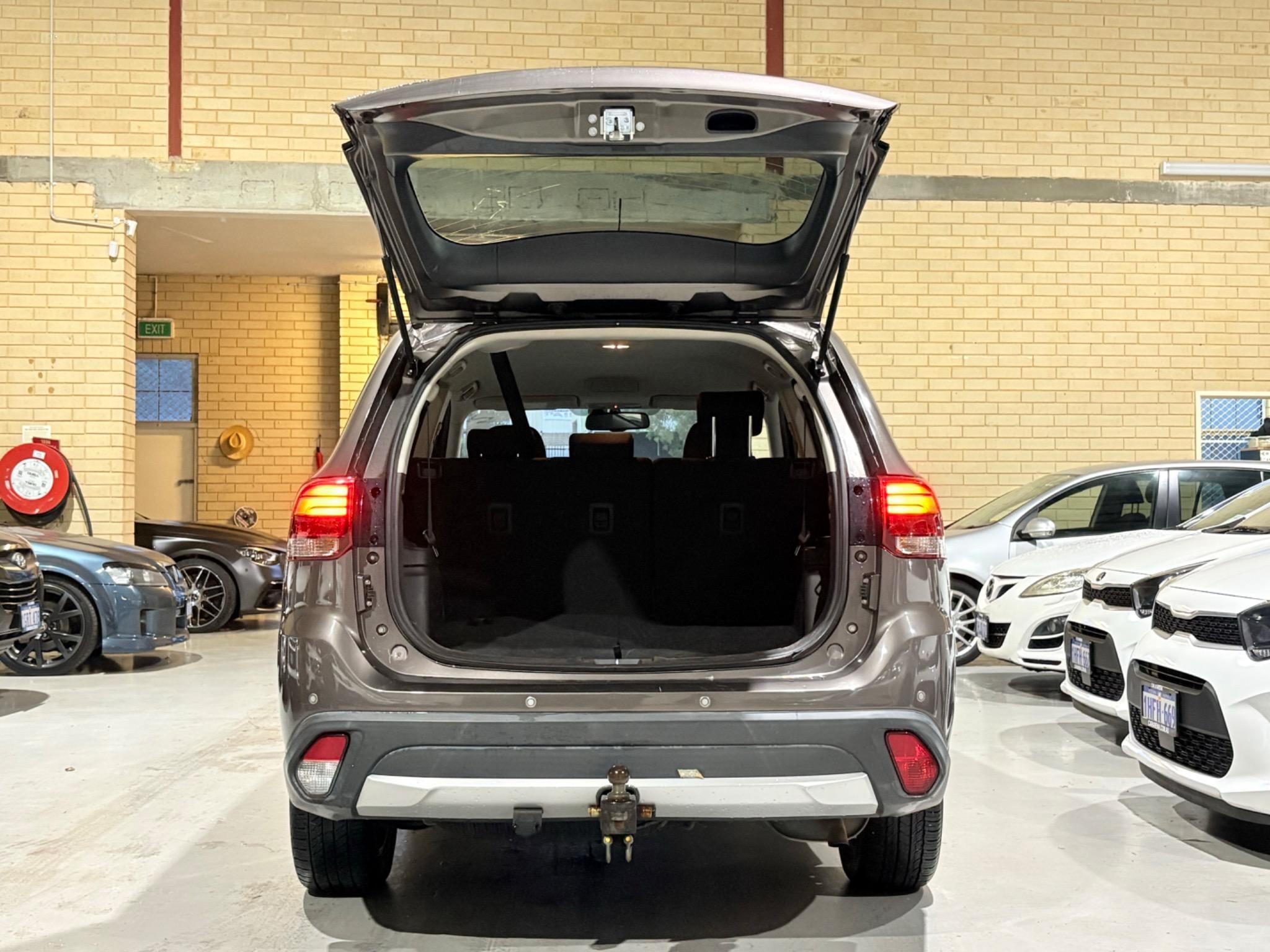 MITSUBISHI OUTLANDER