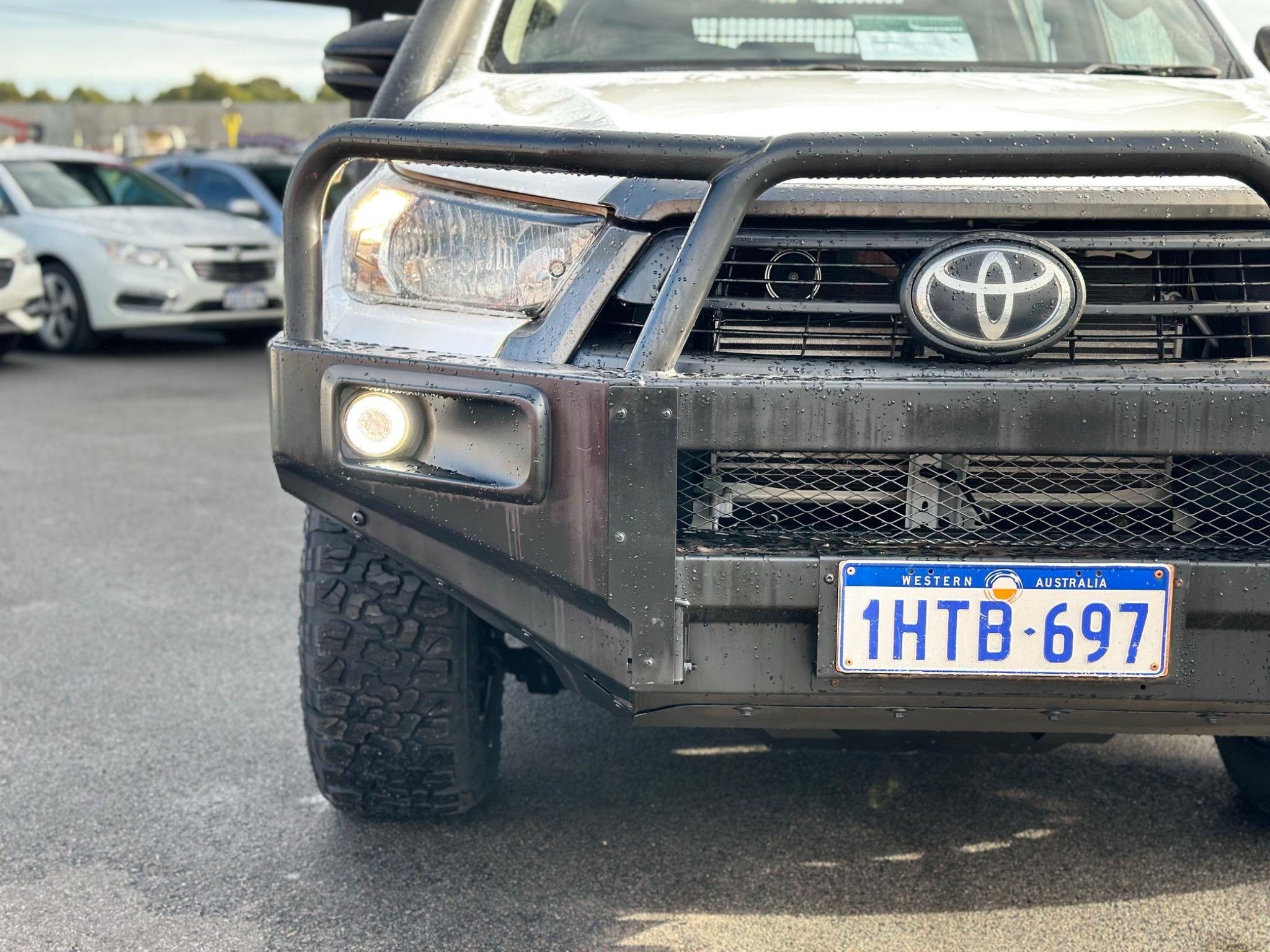 TOYOTA HILUX