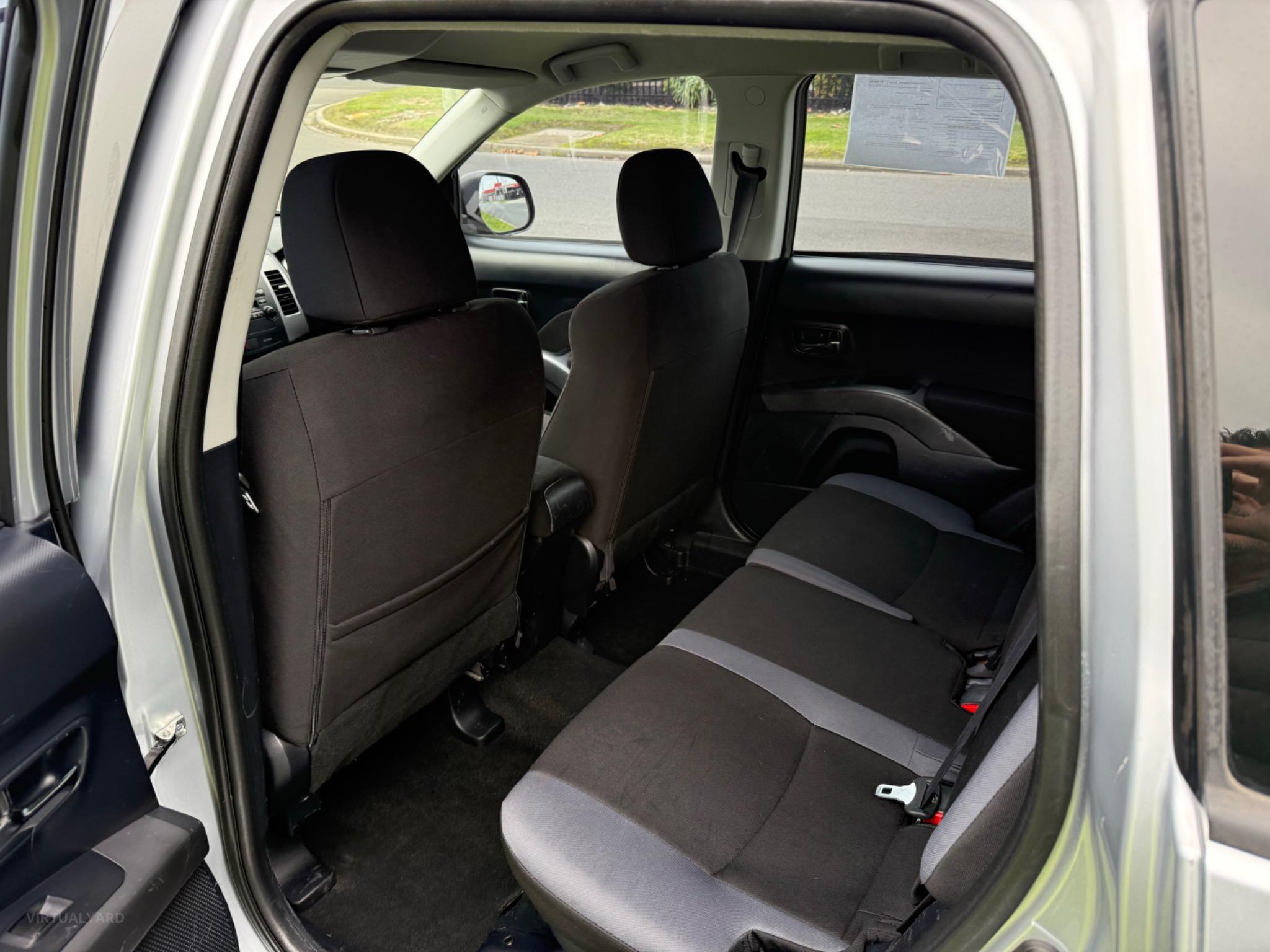 MITSUBISHI OUTLANDER