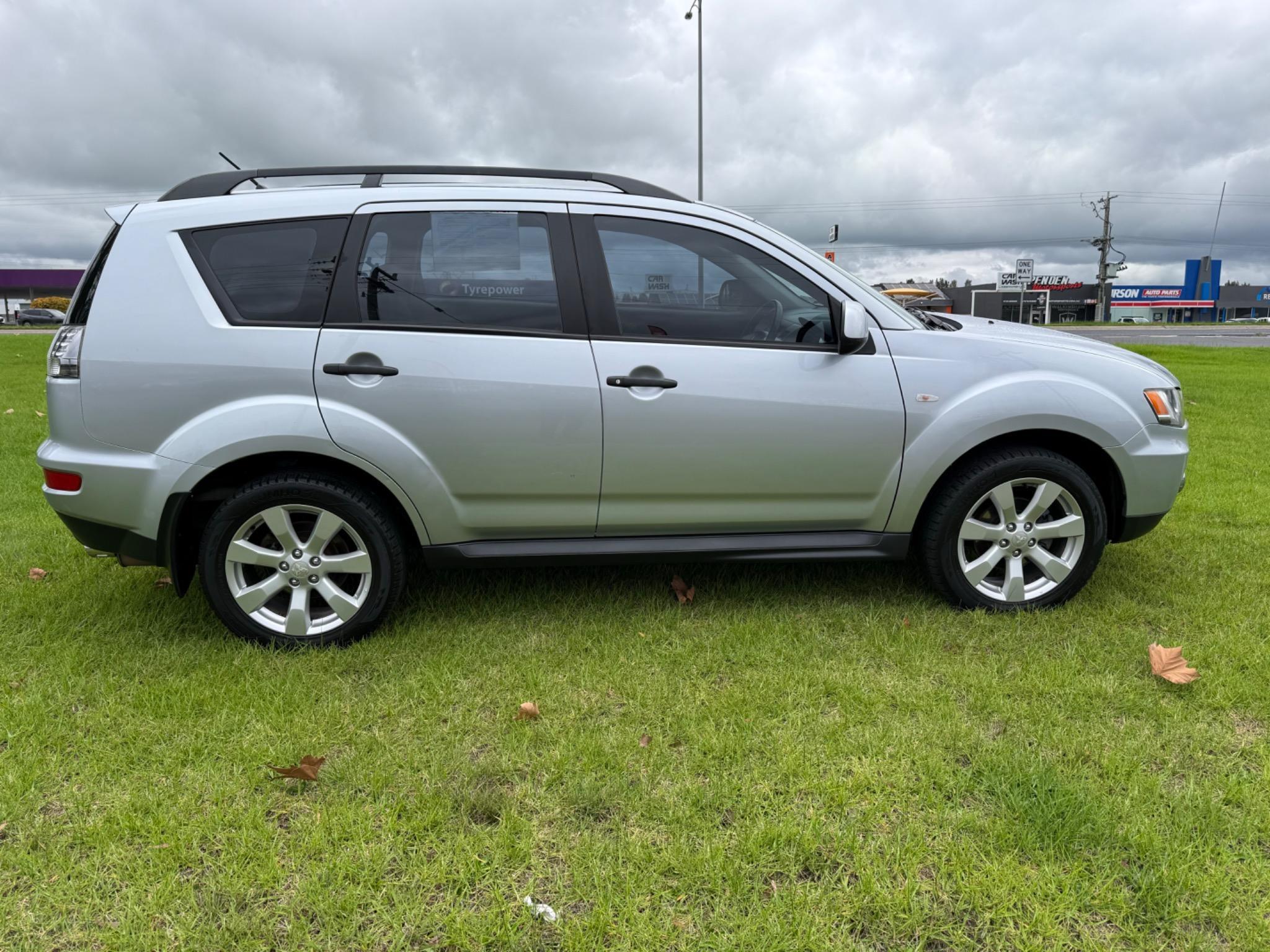 MITSUBISHI OUTLANDER