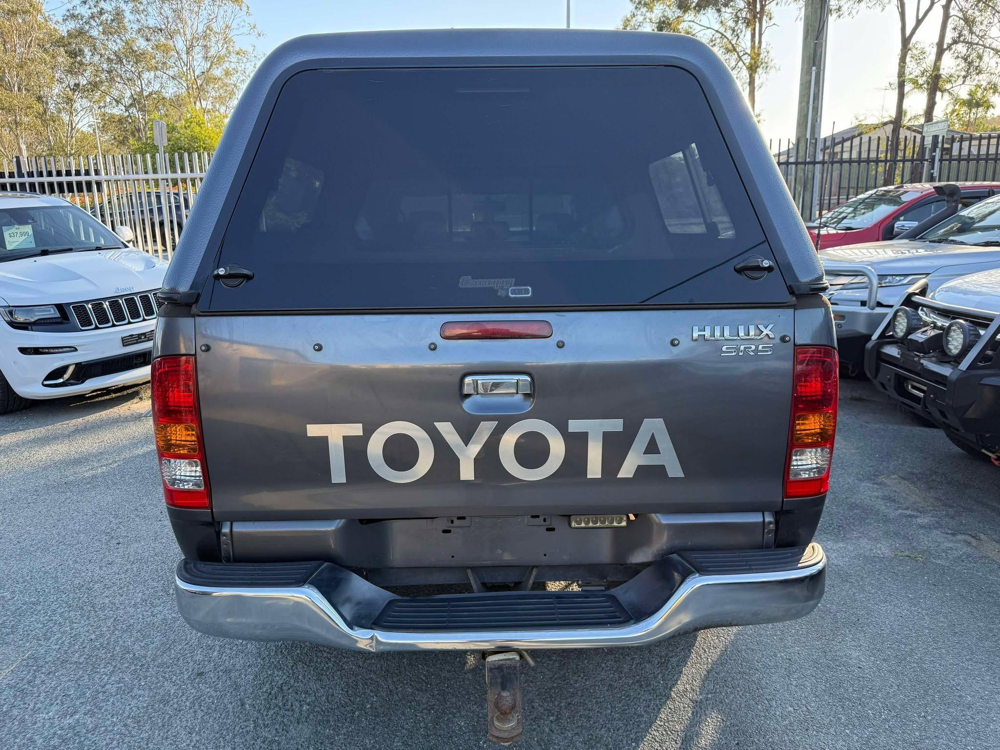 TOYOTA HILUX