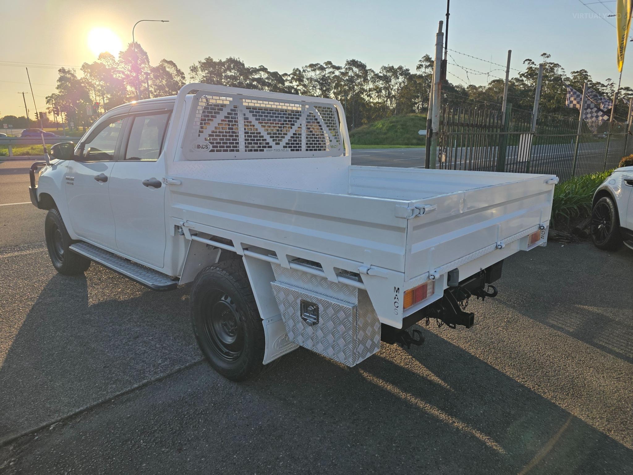 TOYOTA HILUX