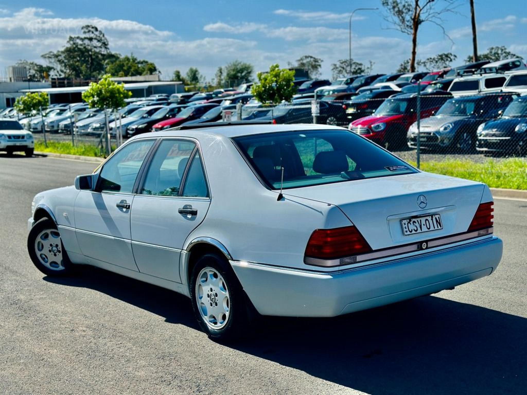 Mercedes-Benz 320SEL