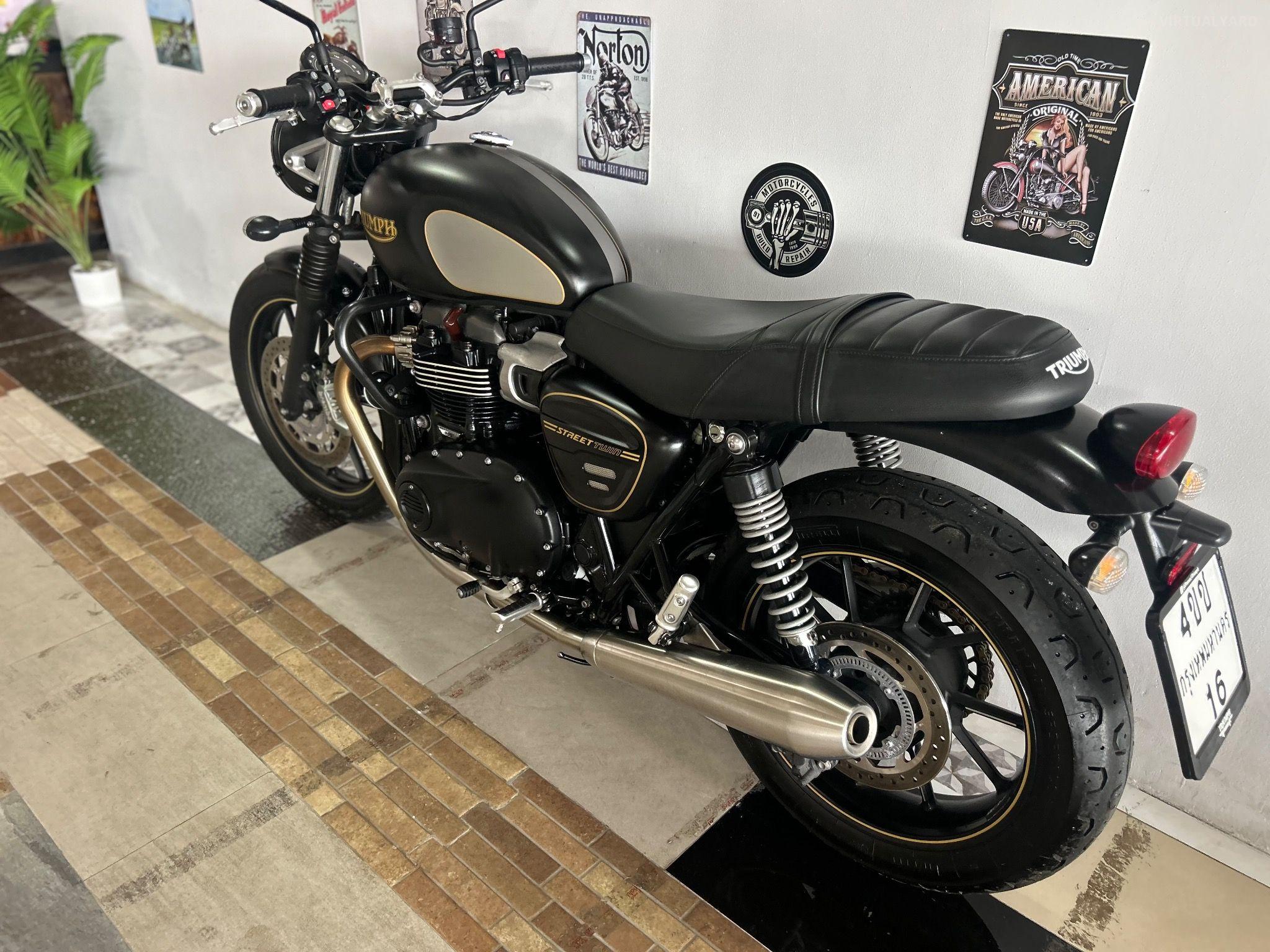TRIUMPH STREET TWIN GOLDLINE EDITION