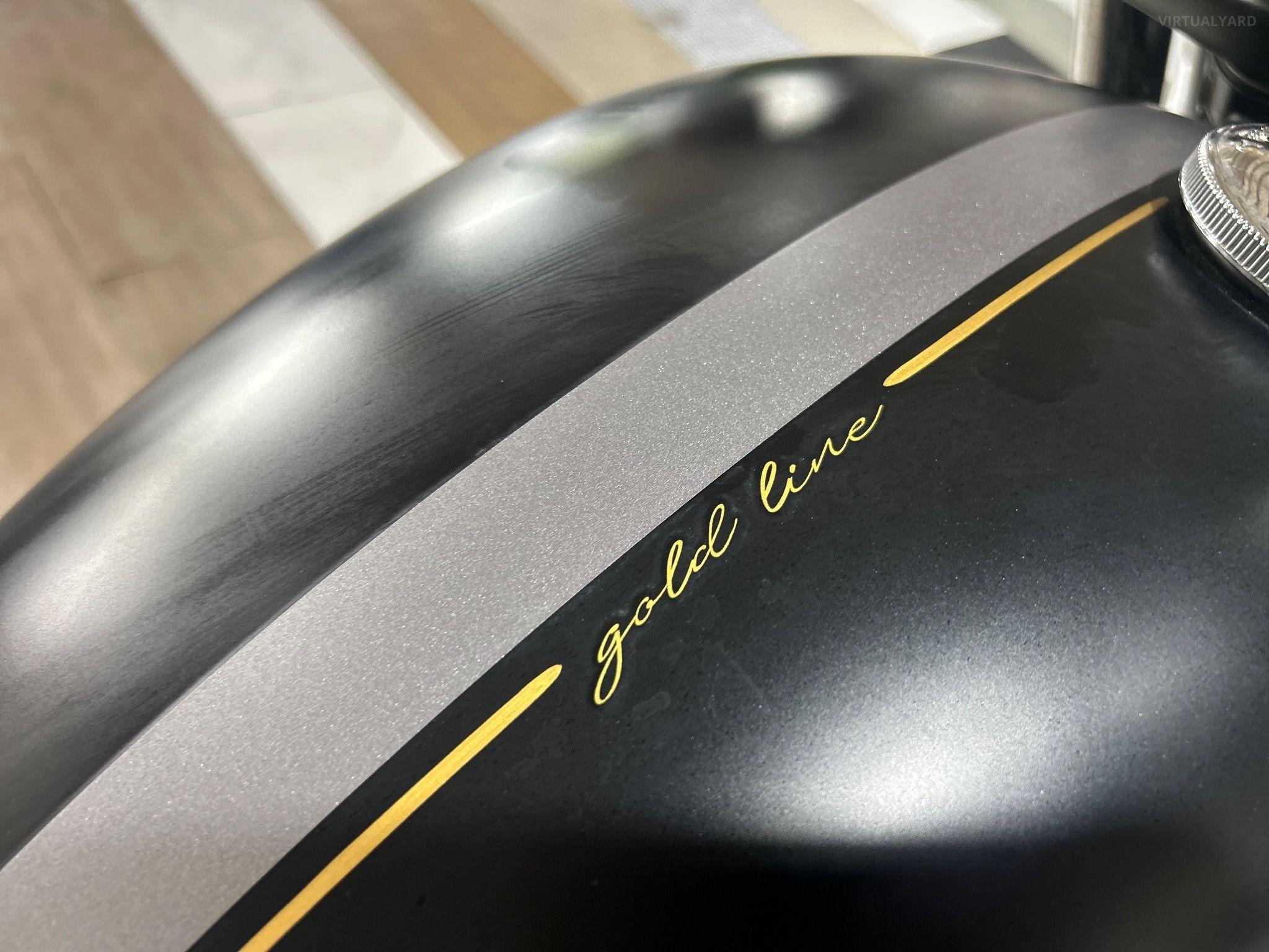 TRIUMPH STREET TWIN GOLDLINE EDITION