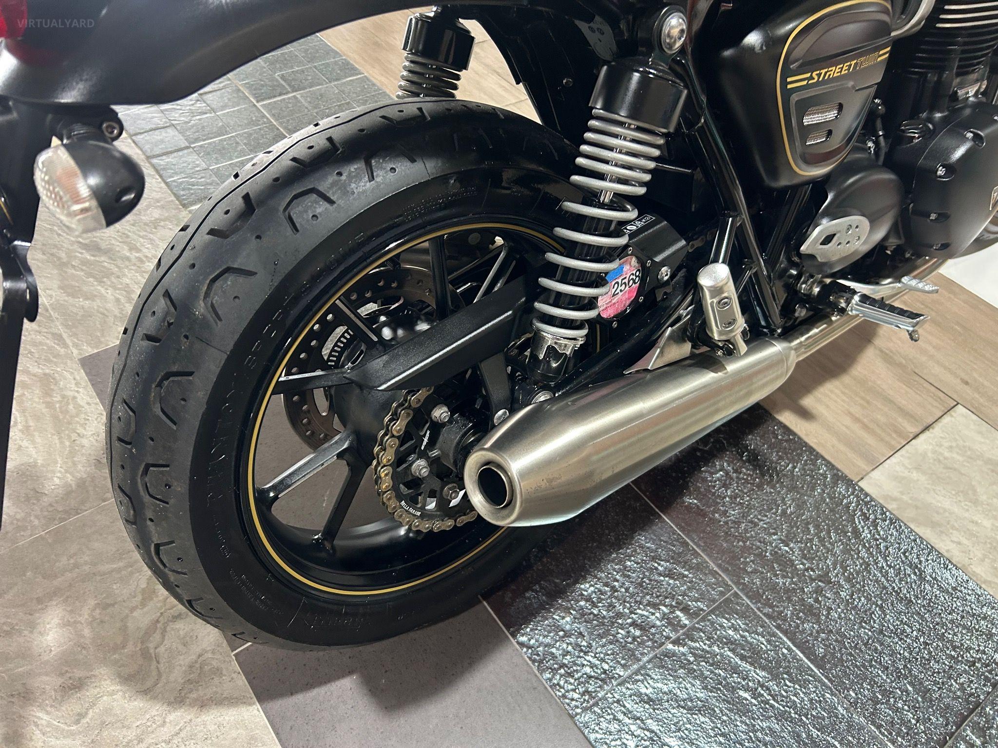 TRIUMPH STREET TWIN GOLDLINE EDITION