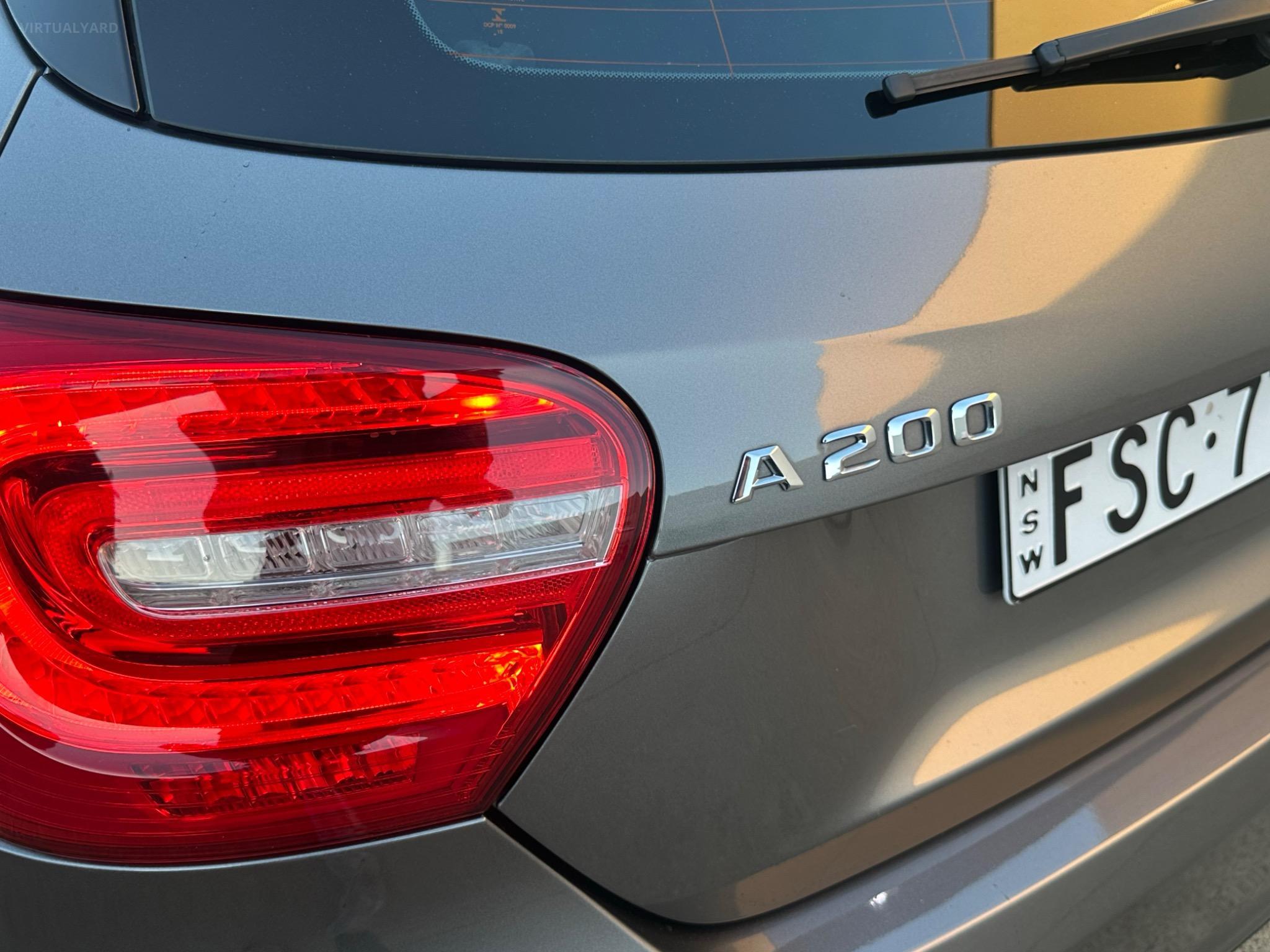MERCEDES-BENZ A200