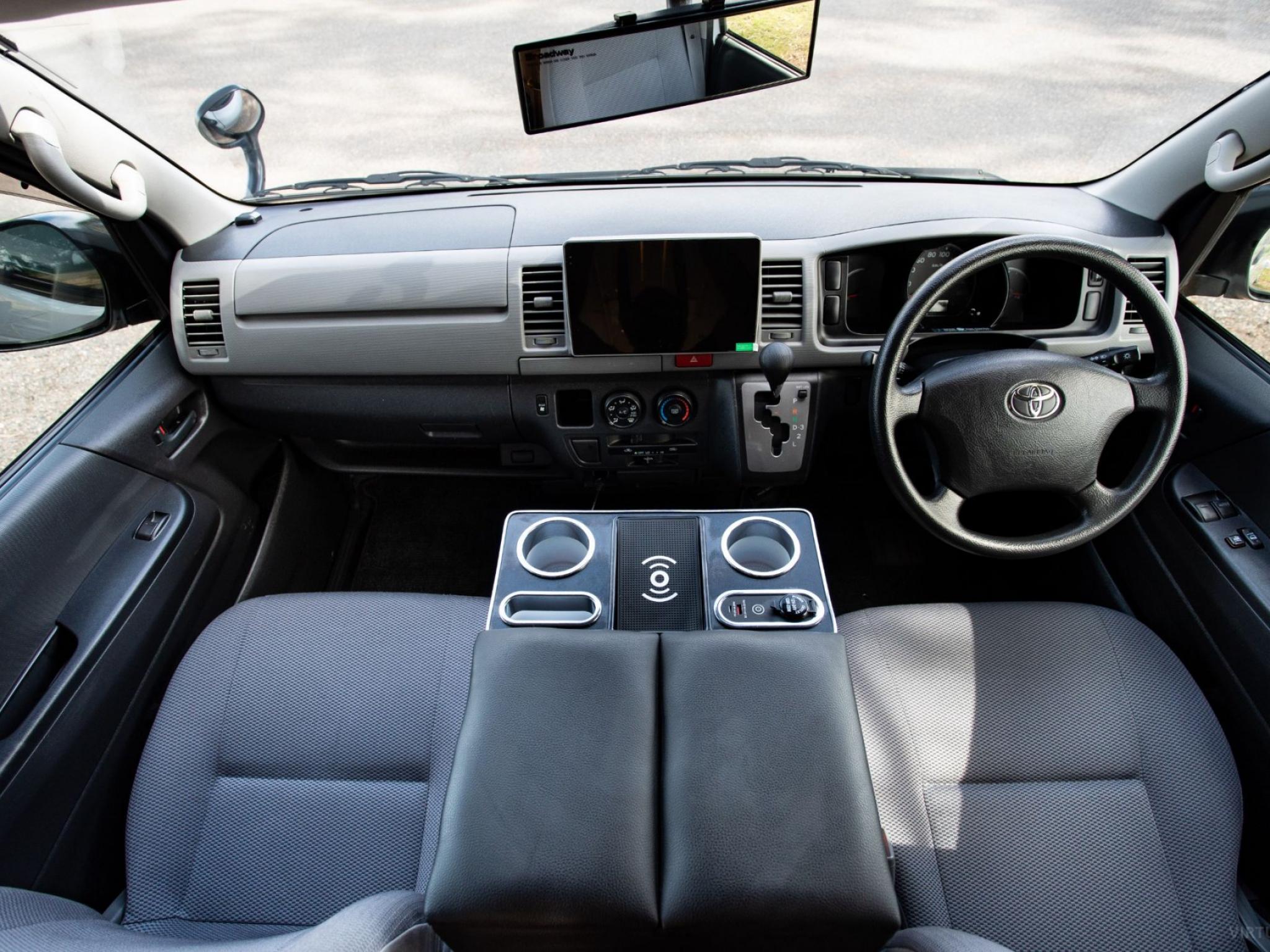 TOYOTA HIACE