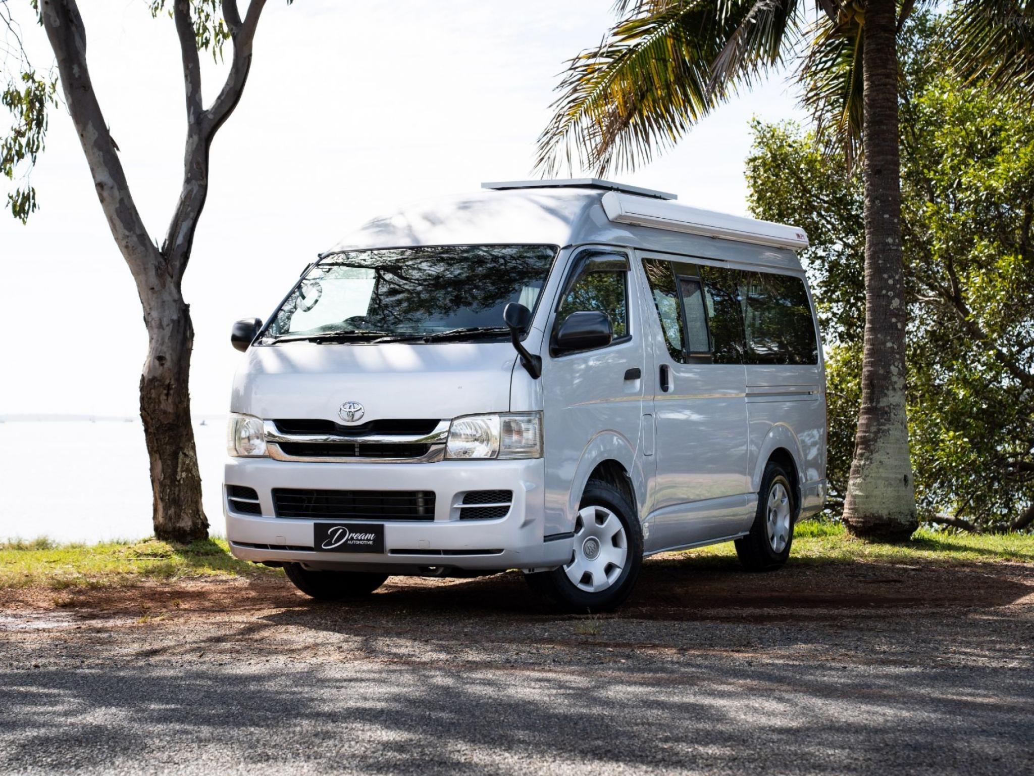 TOYOTA HIACE