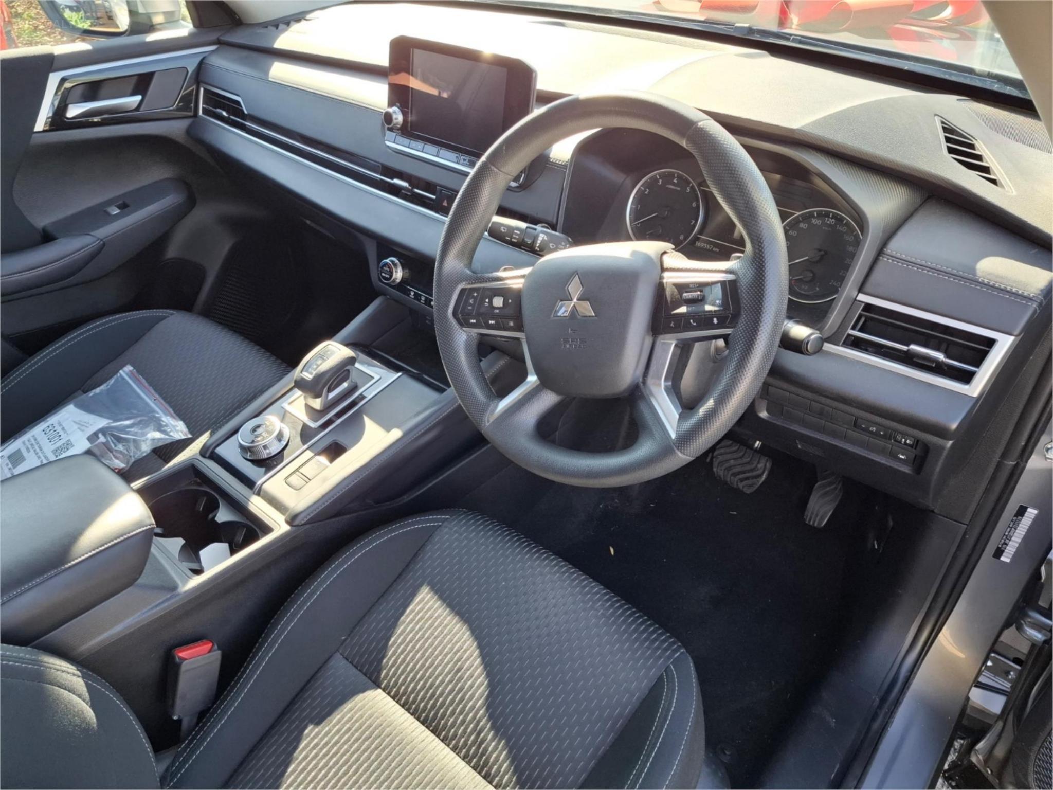 2023 MITSUBISHI OUTLANDER ZM ES WAGON 7ST 5DR CVT 8SP 2WD 2.5I (FLEET ONLY) [MY23] image 9