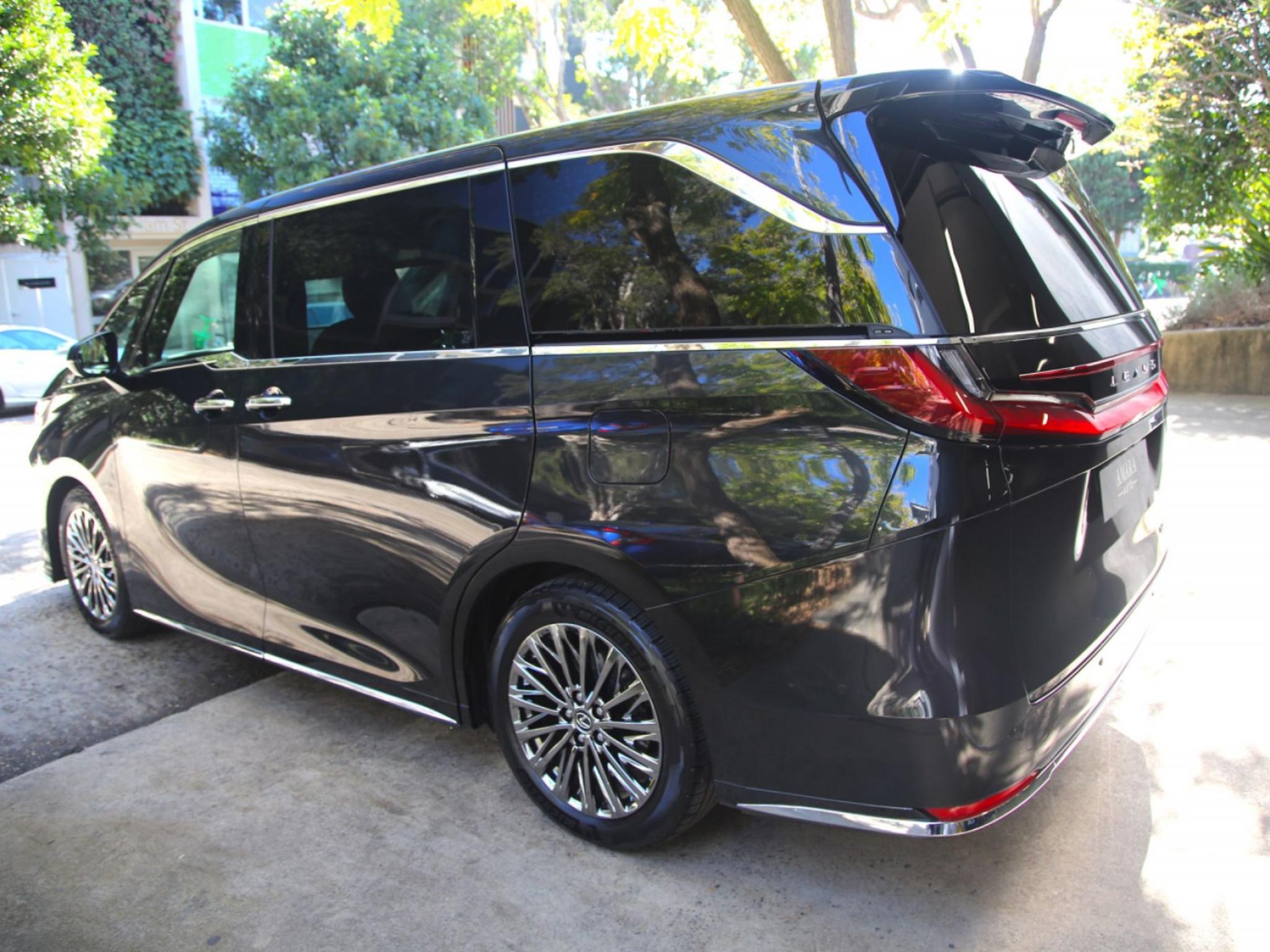 LEXUS LM 350h