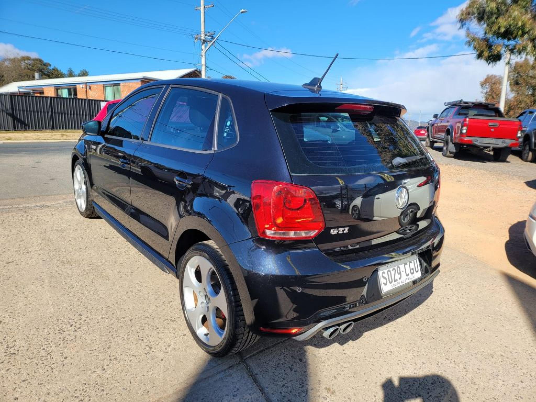 VOLKSWAGEN POLO