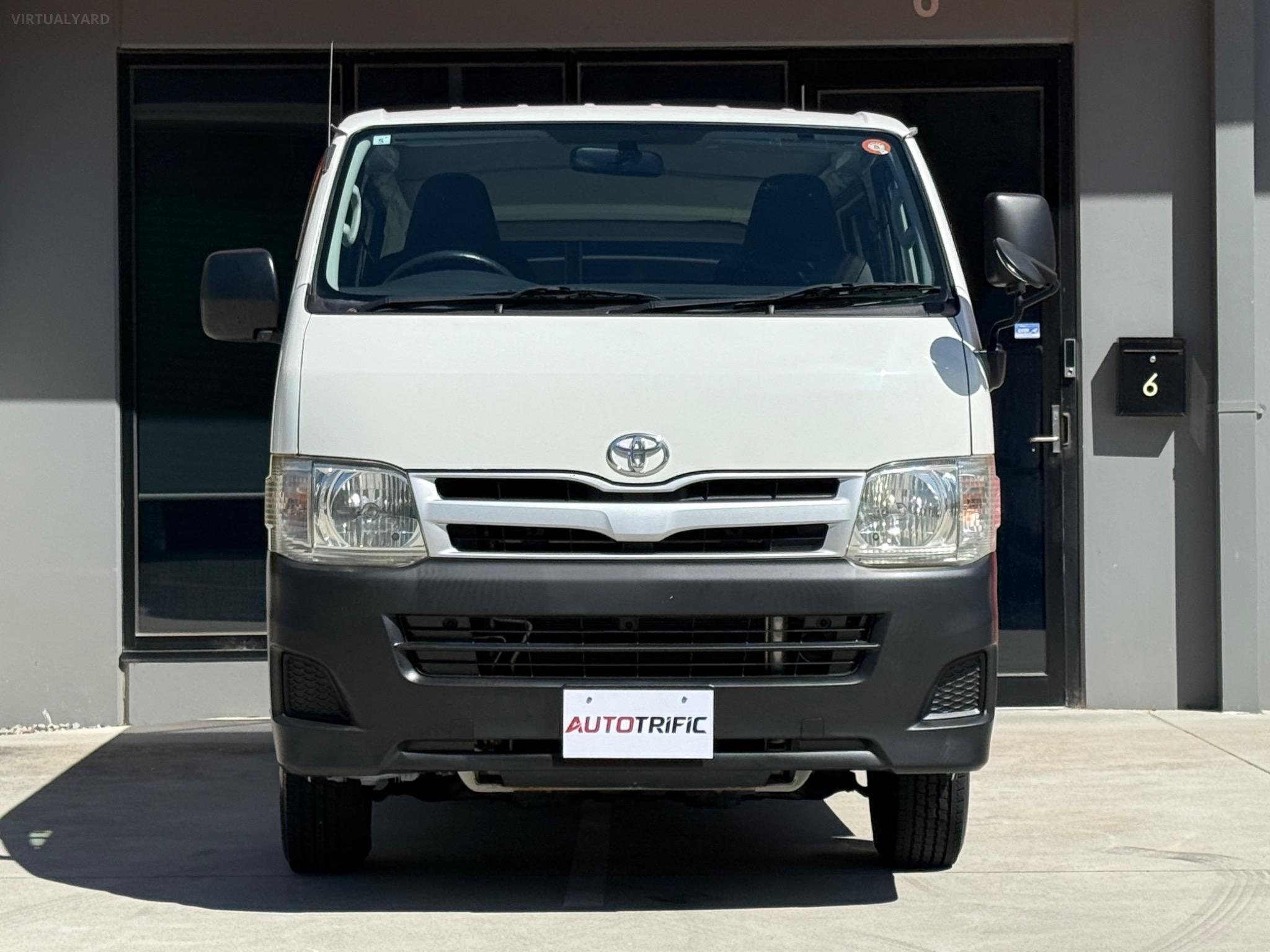 TOYOTA HIACE 4WD