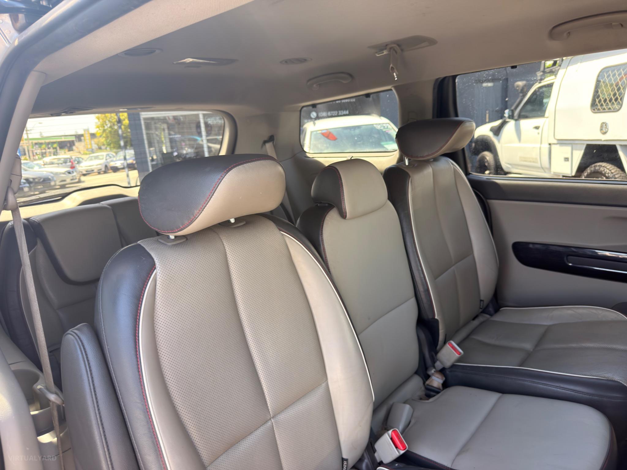 KIA CARNIVAL