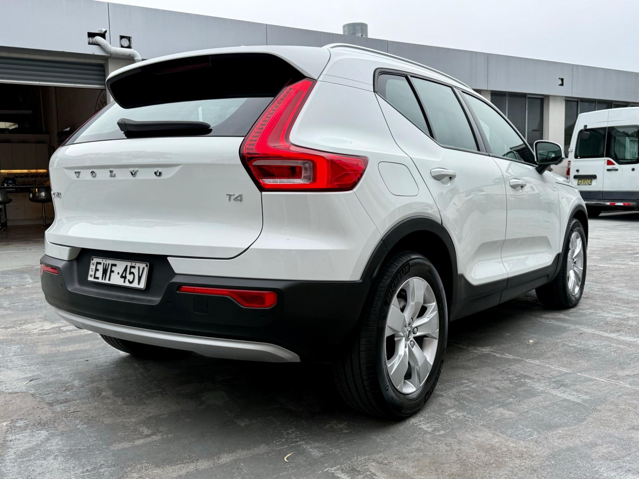 VOLVO XC40