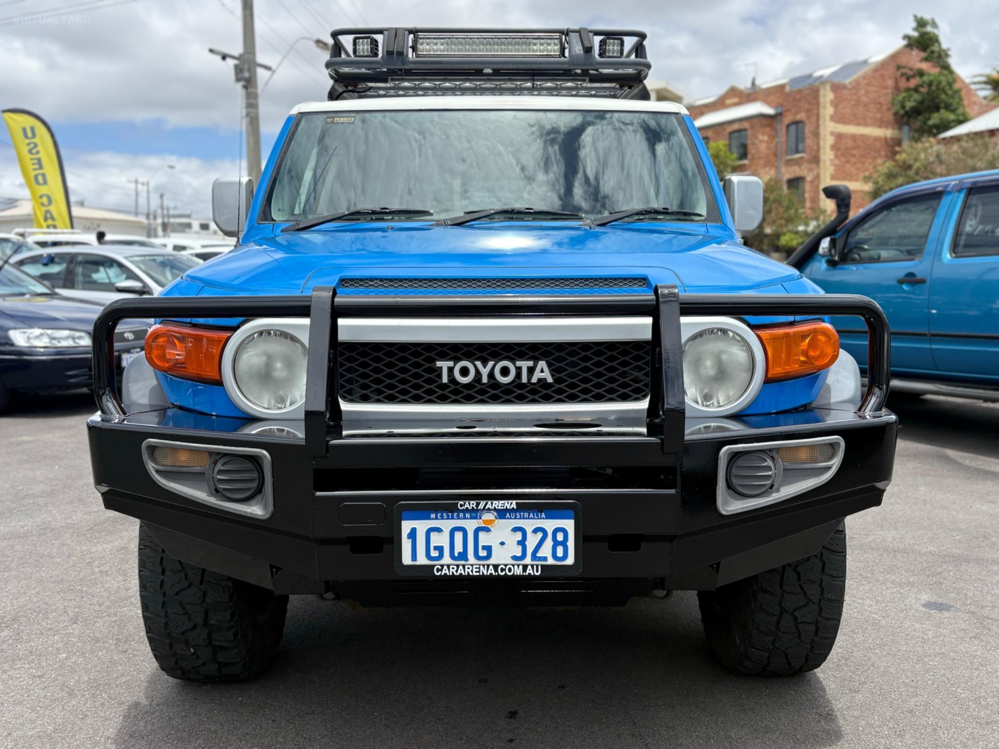 TOYOTA FJ CRUISER