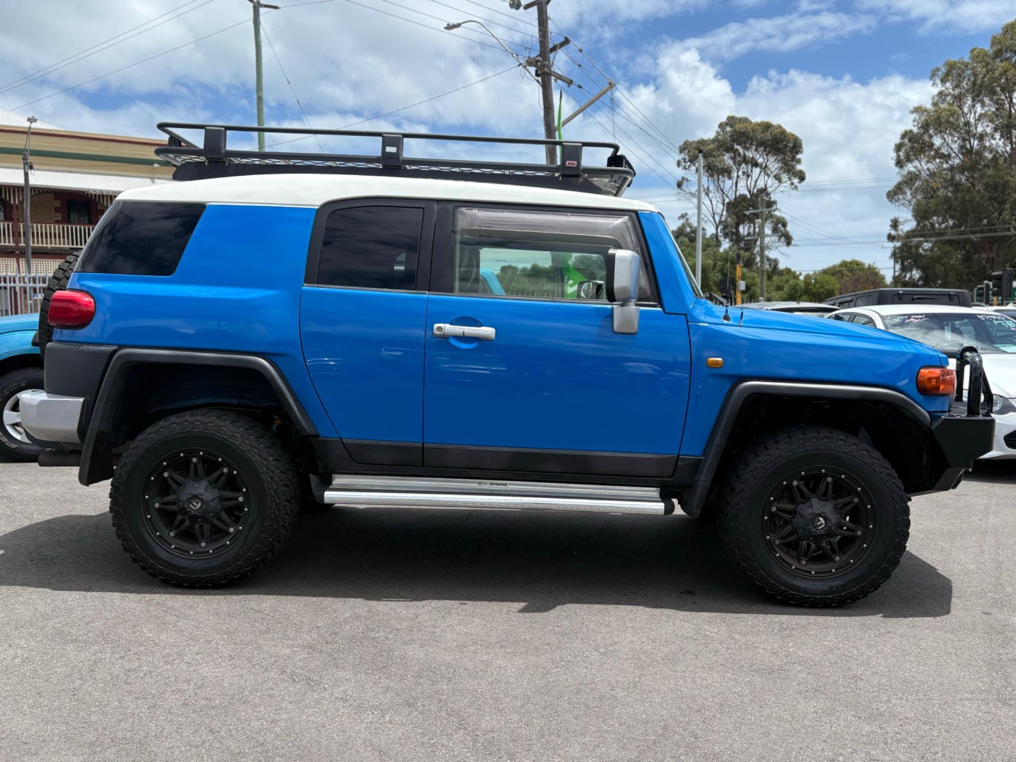 TOYOTA FJ CRUISER