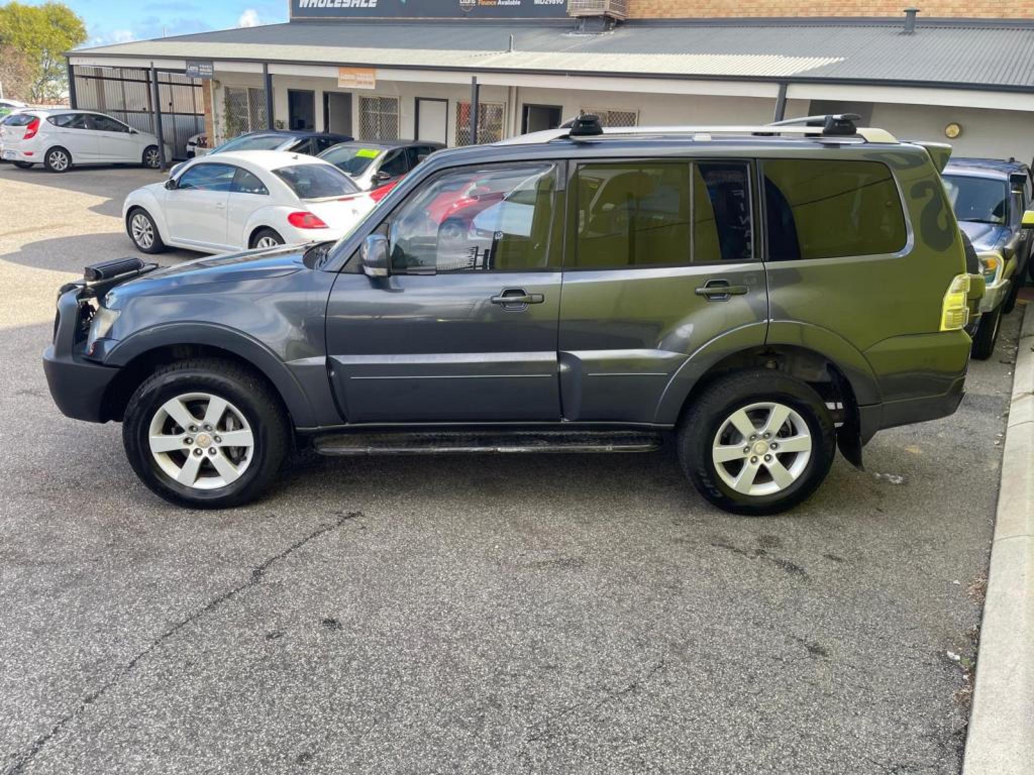 MITSUBISHI PAJERO