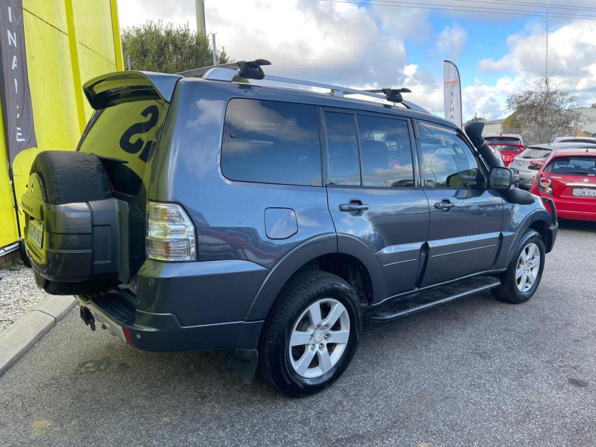 MITSUBISHI PAJERO