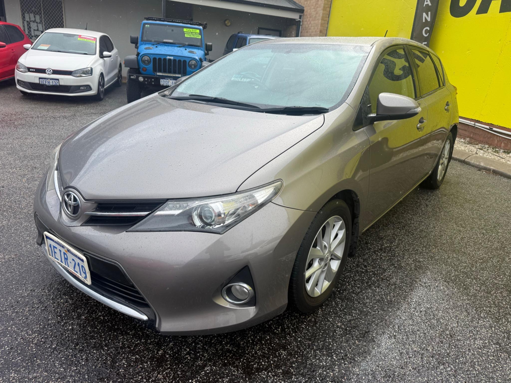 TOYOTA COROLLA