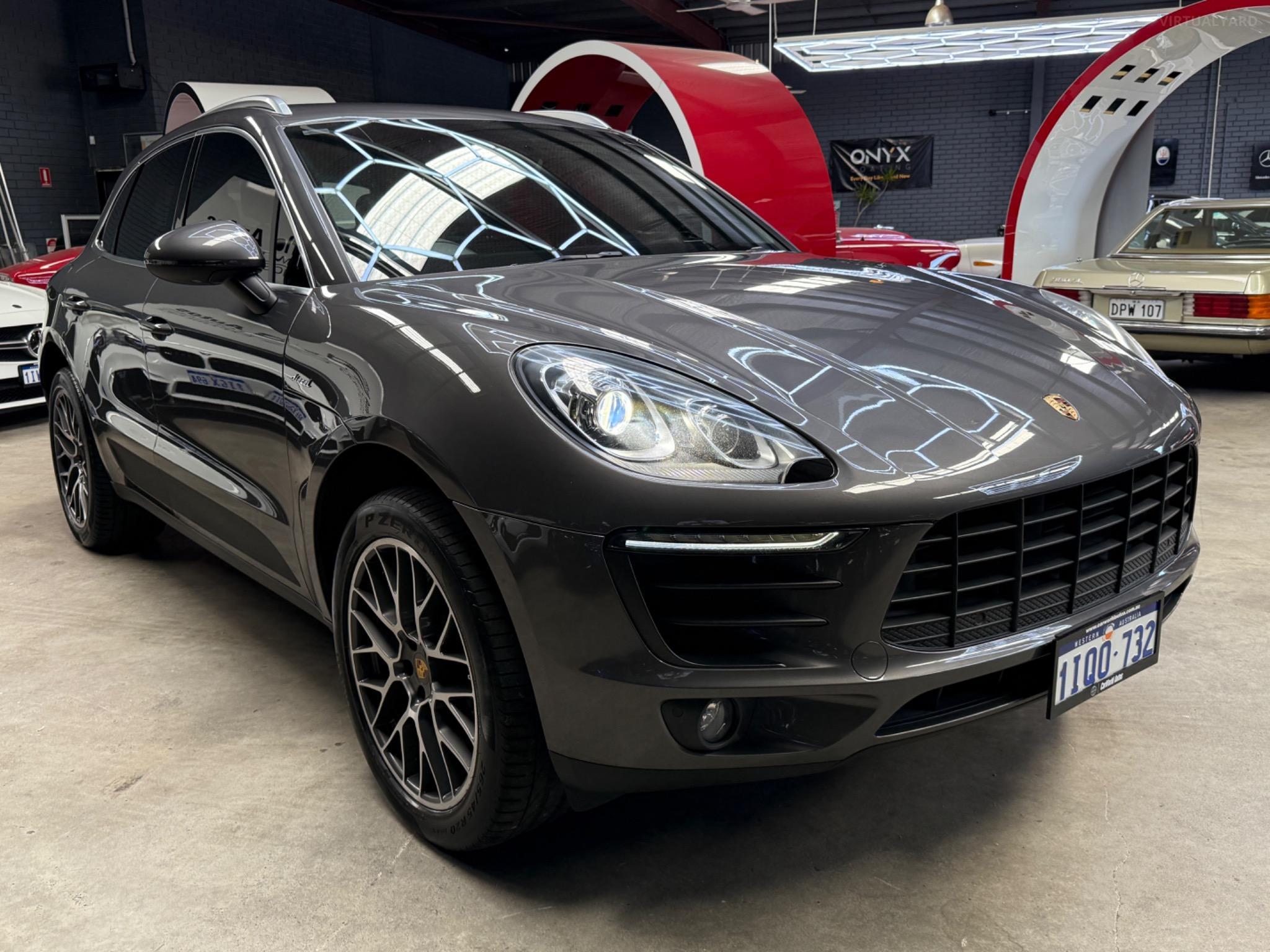 PORSCHE MACAN