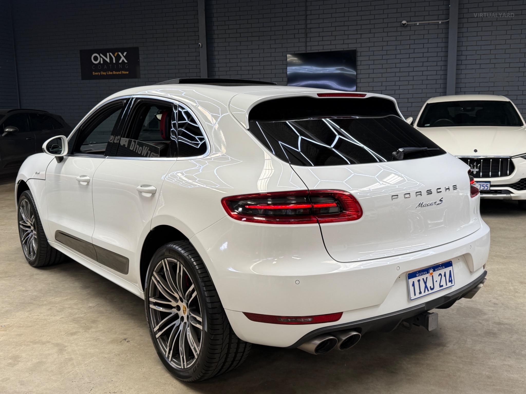 PORSCHE MACAN