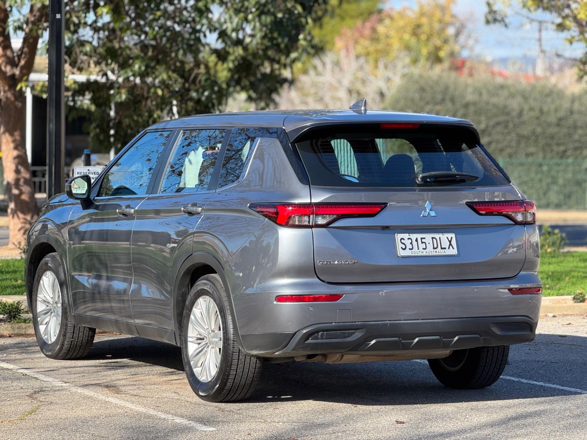 MITSUBISHI OUTLANDER