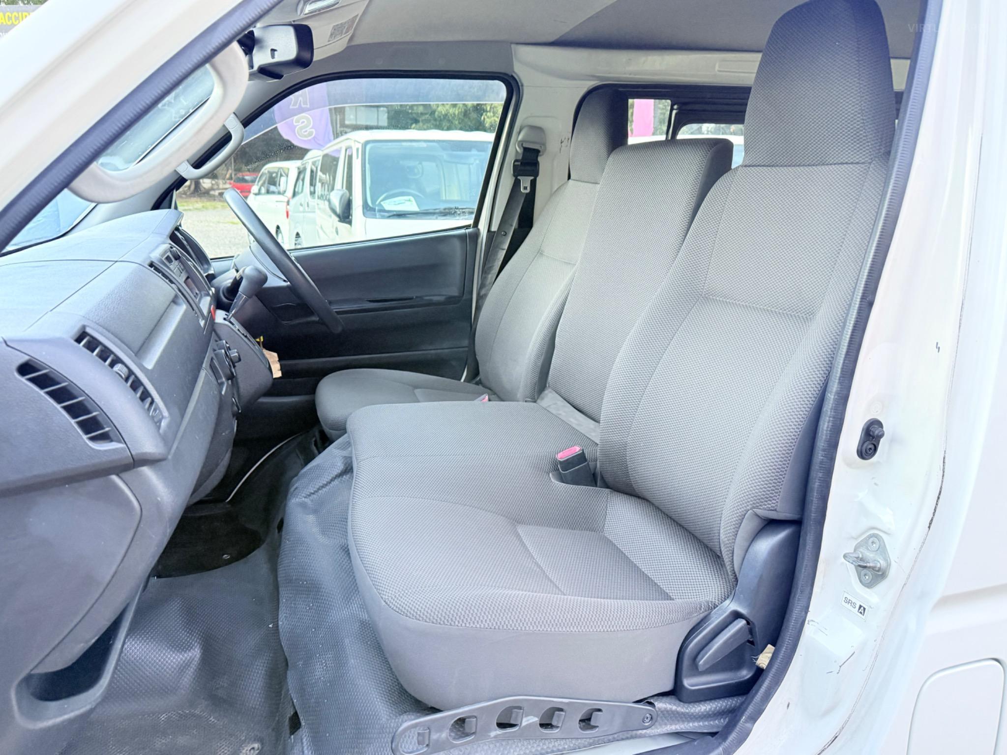 TOYOTA HIACE