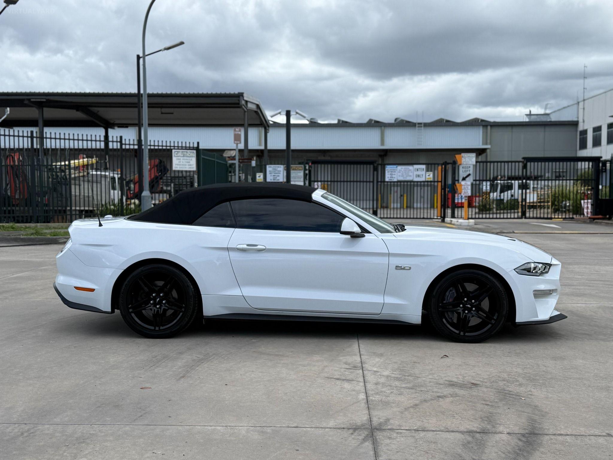 FORD MUSTANG