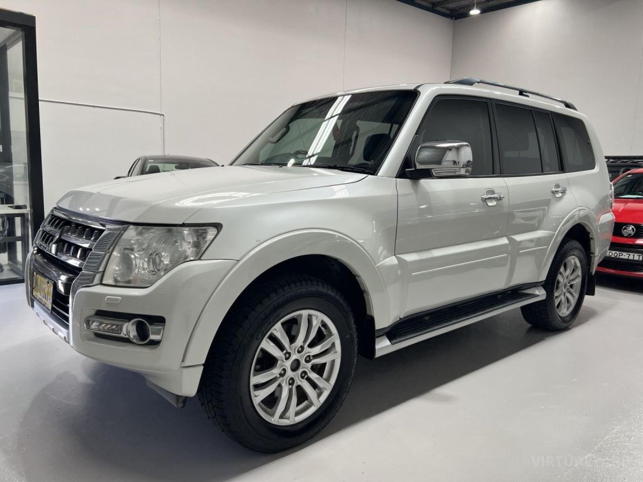 MITSUBISHI PAJERO