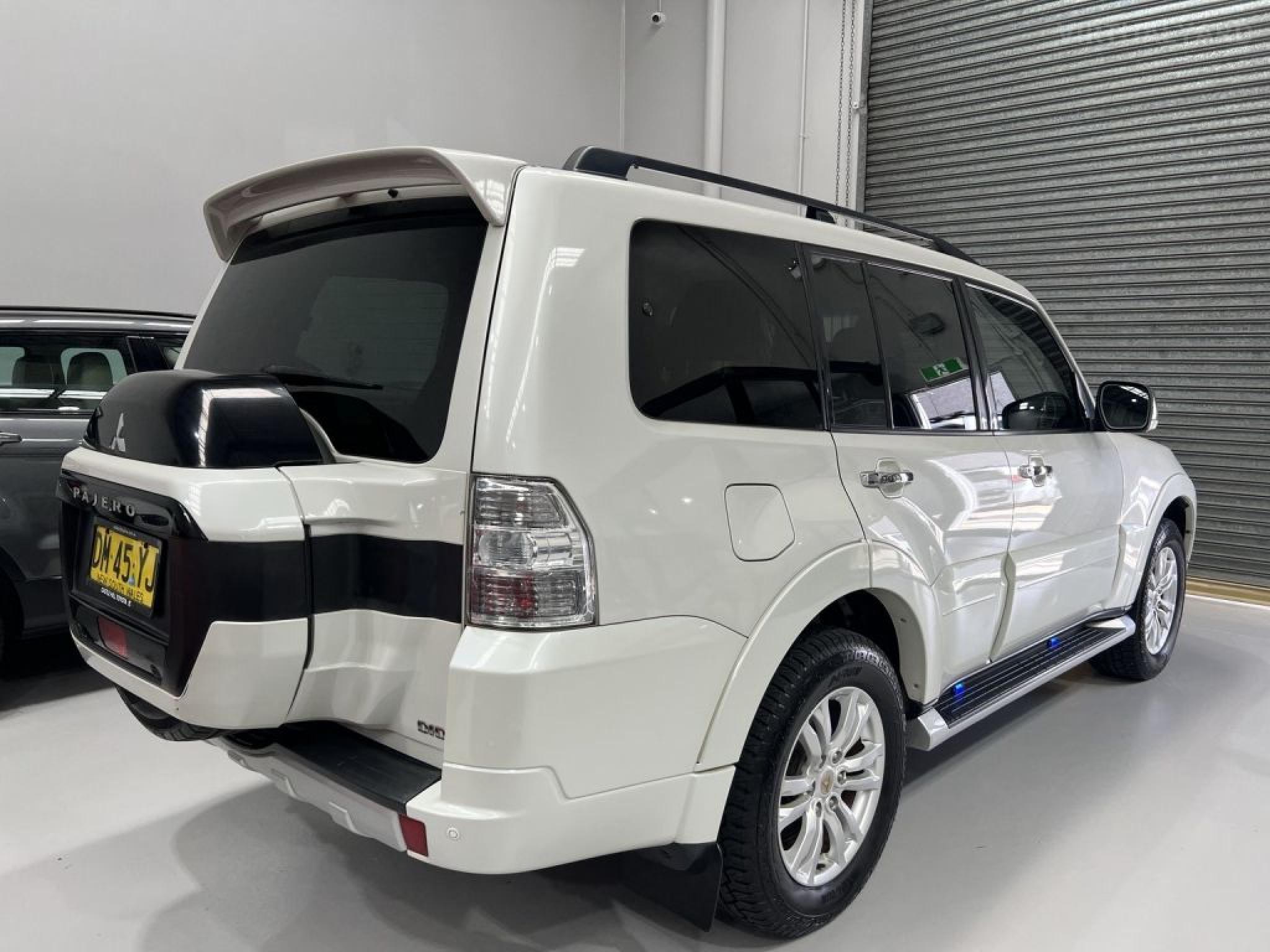 MITSUBISHI PAJERO