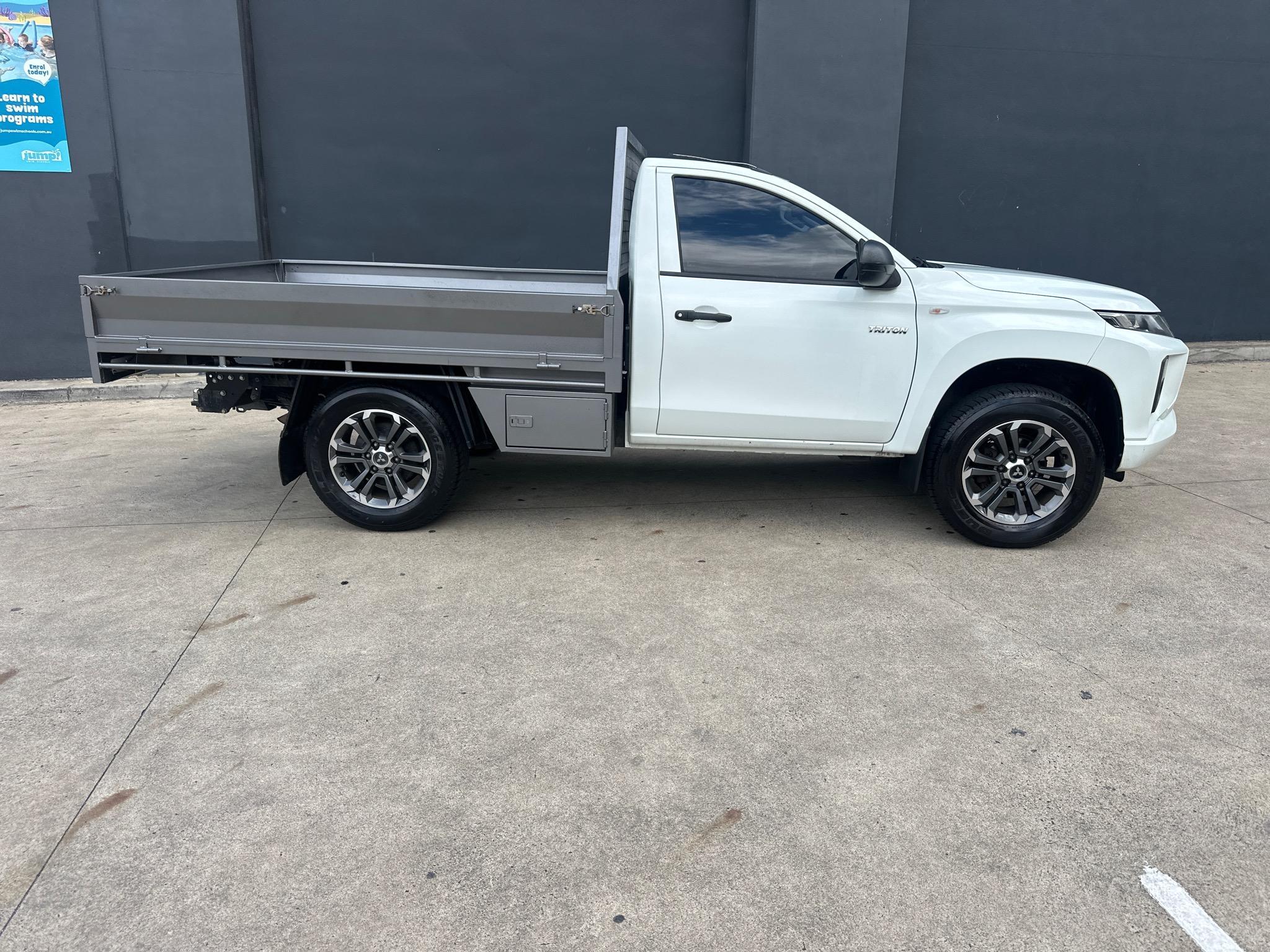 MITSUBISHI TRITON MR MY19 GLX CAB CHASSIS SINGLE CAB 2DR SPTS AUTO 6SP 4X2 1144KG 2.4DT image 3