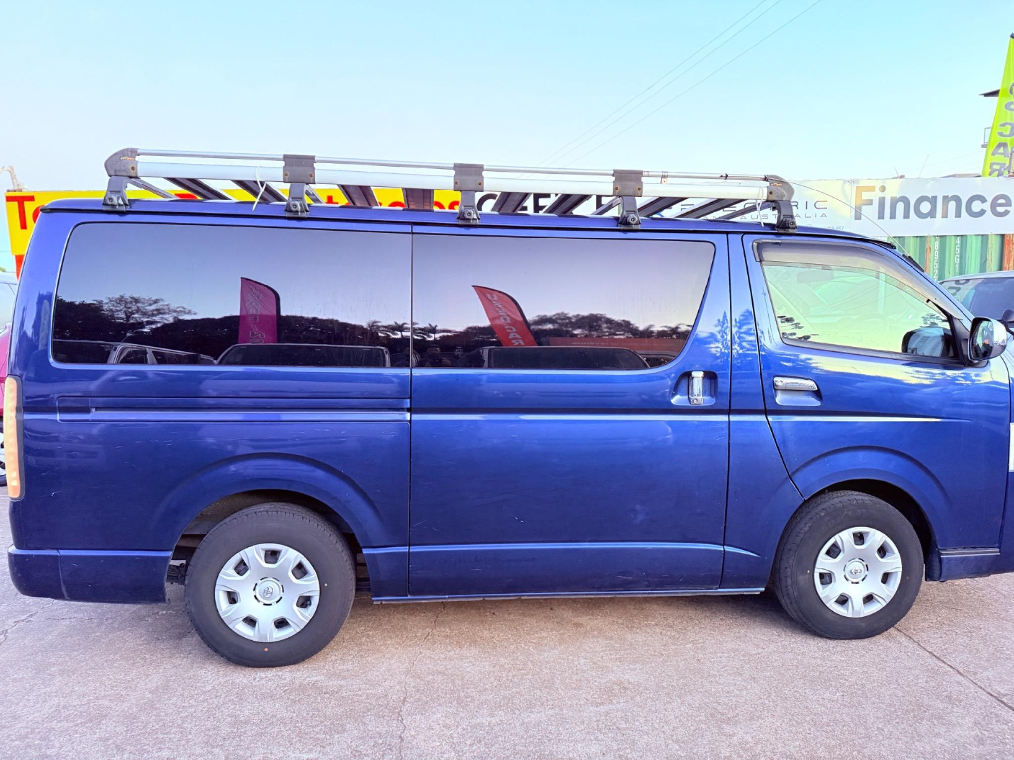 TOYOTA HIACE