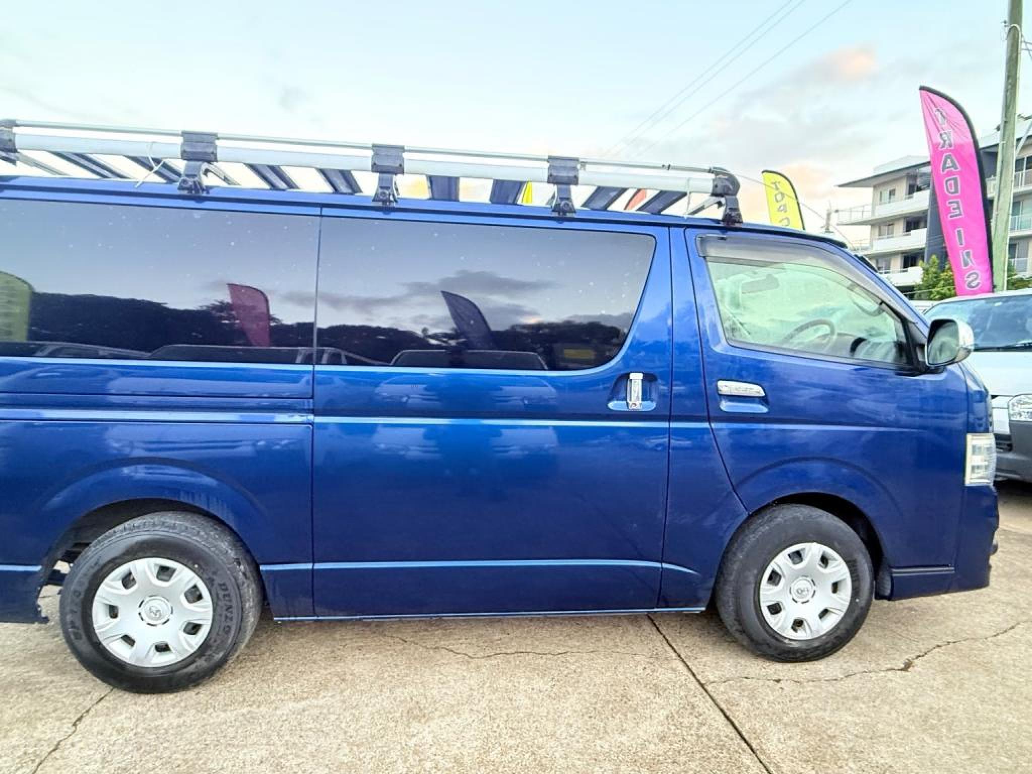 TOYOTA HIACE