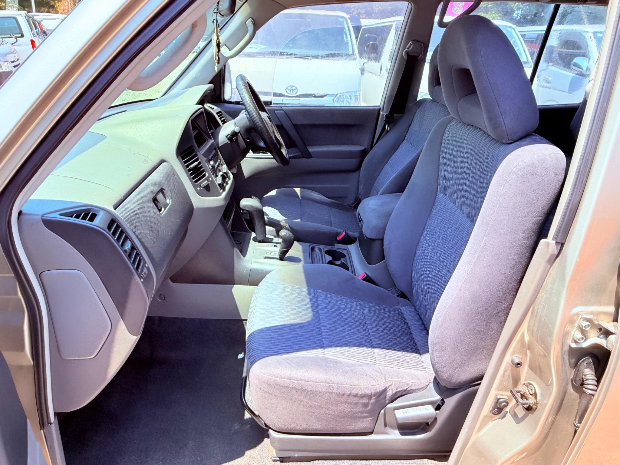 MITSUBISHI PAJERO