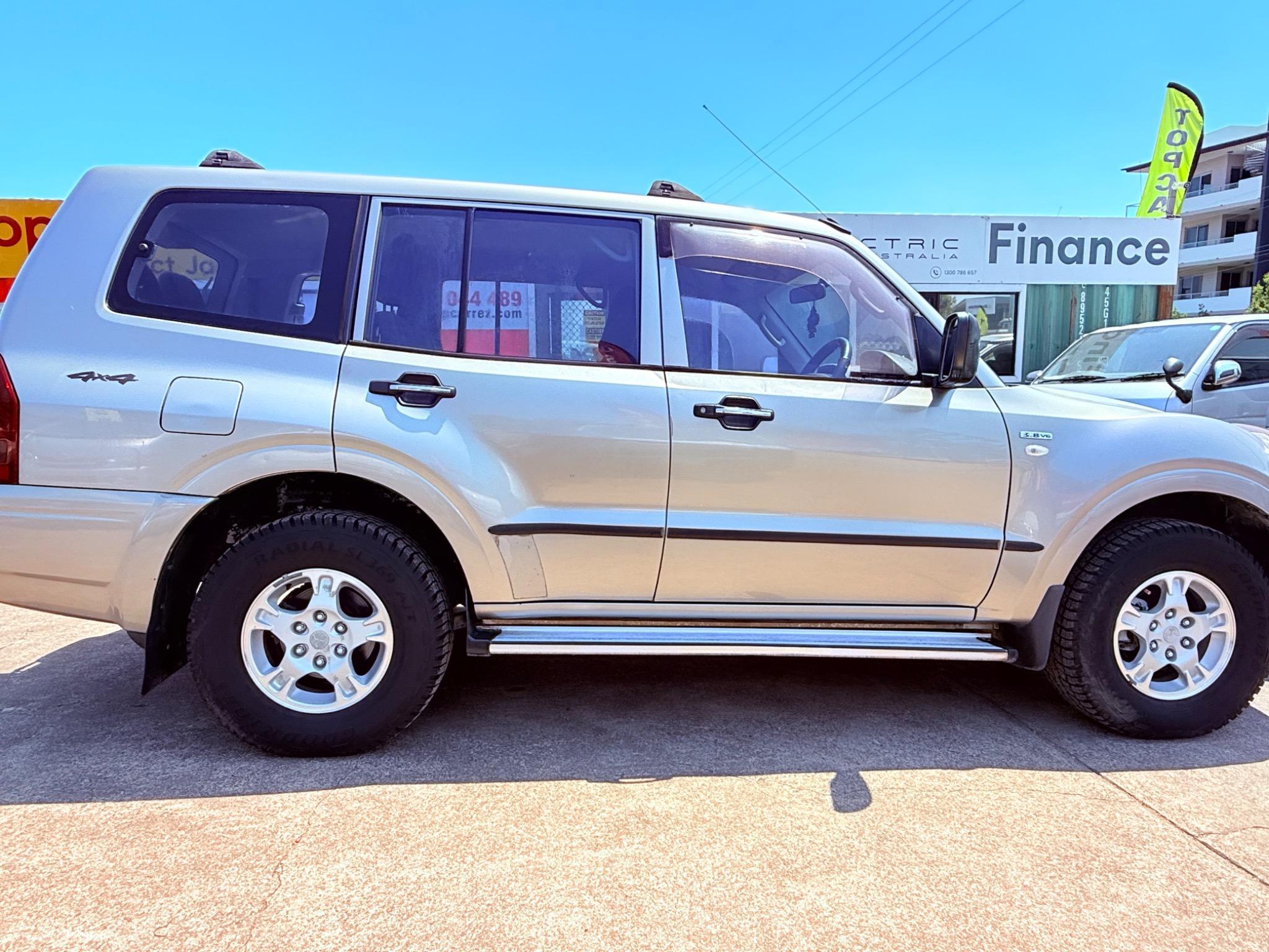 MITSUBISHI PAJERO