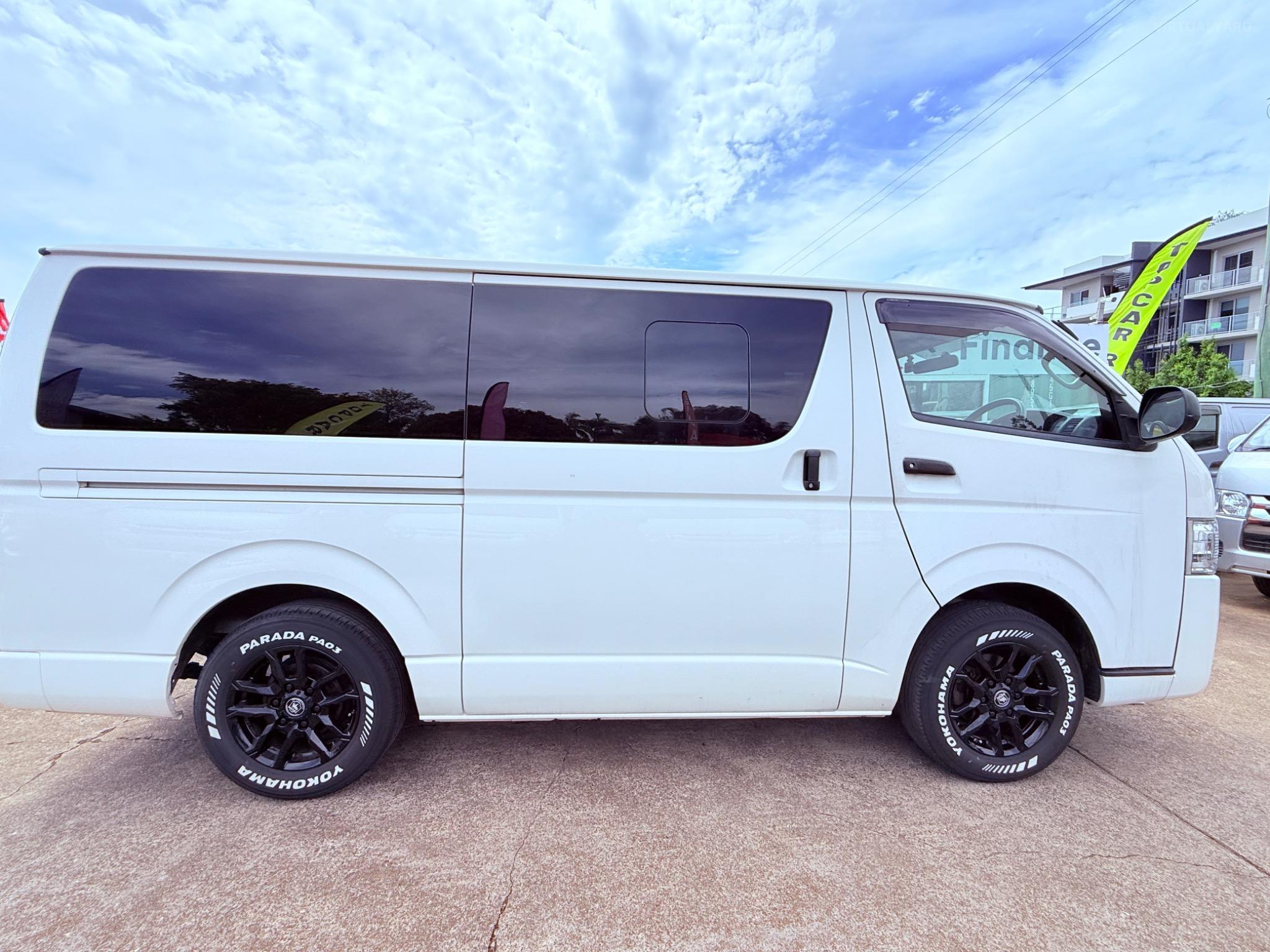 TOYOTA HIACE