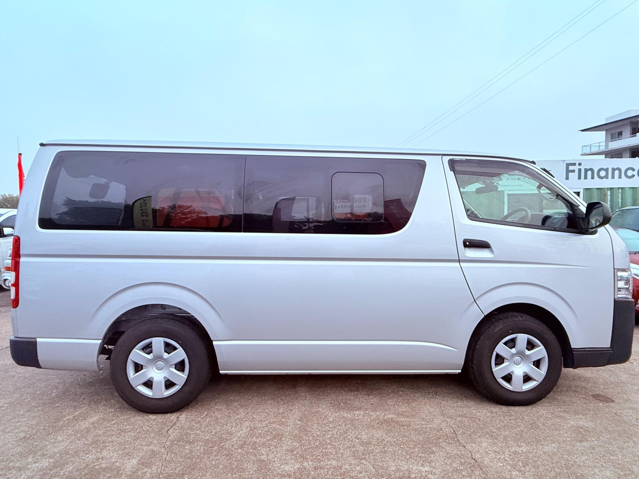 TOYOTA HIACE