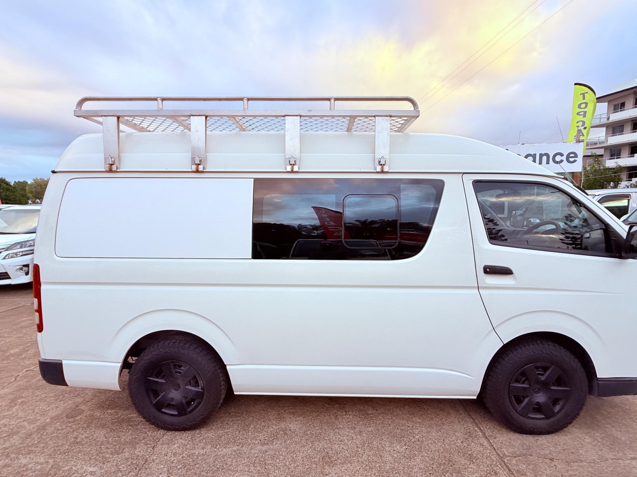 TOYOTA Hiace