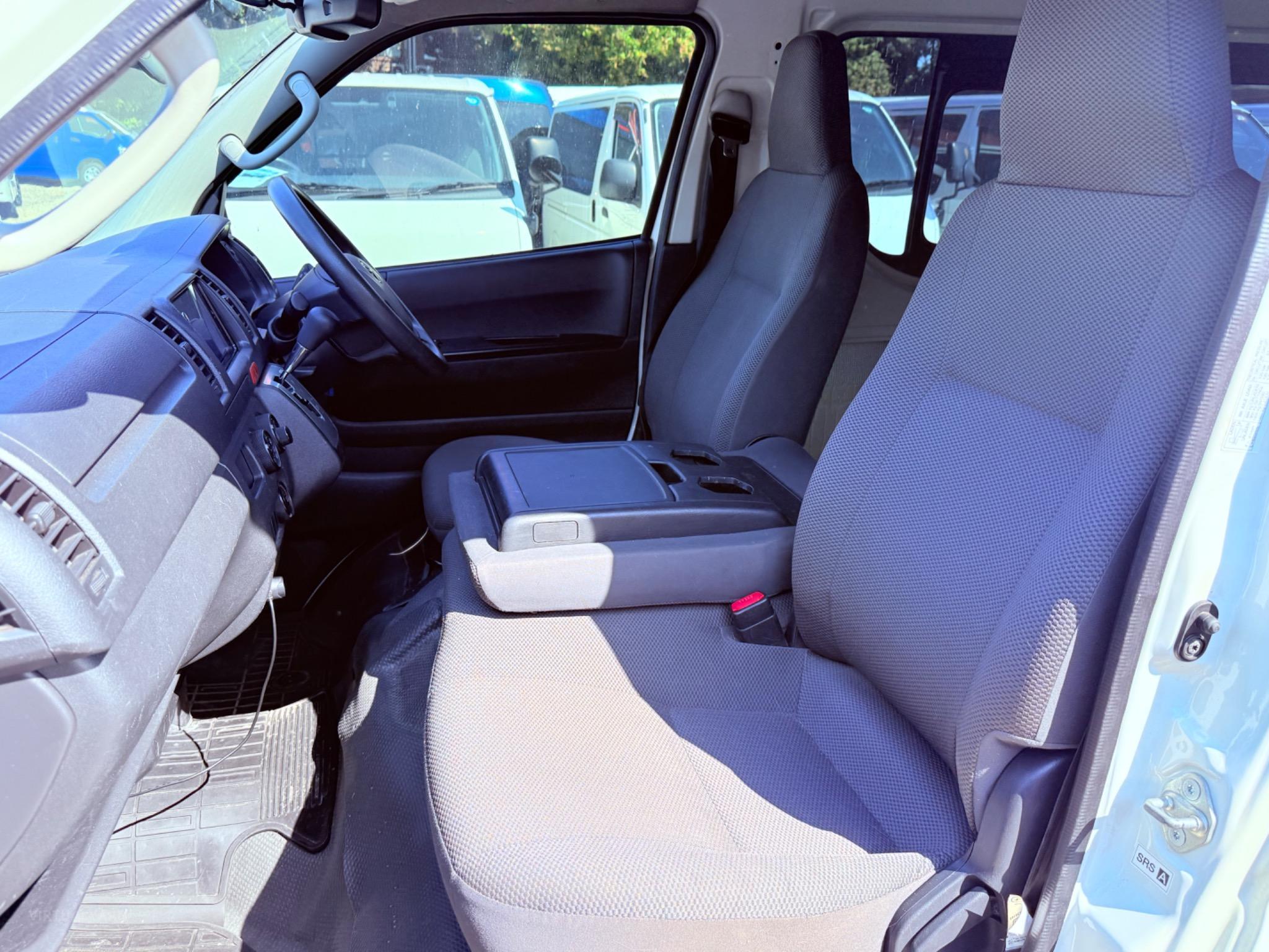 TOYOTA Hiace