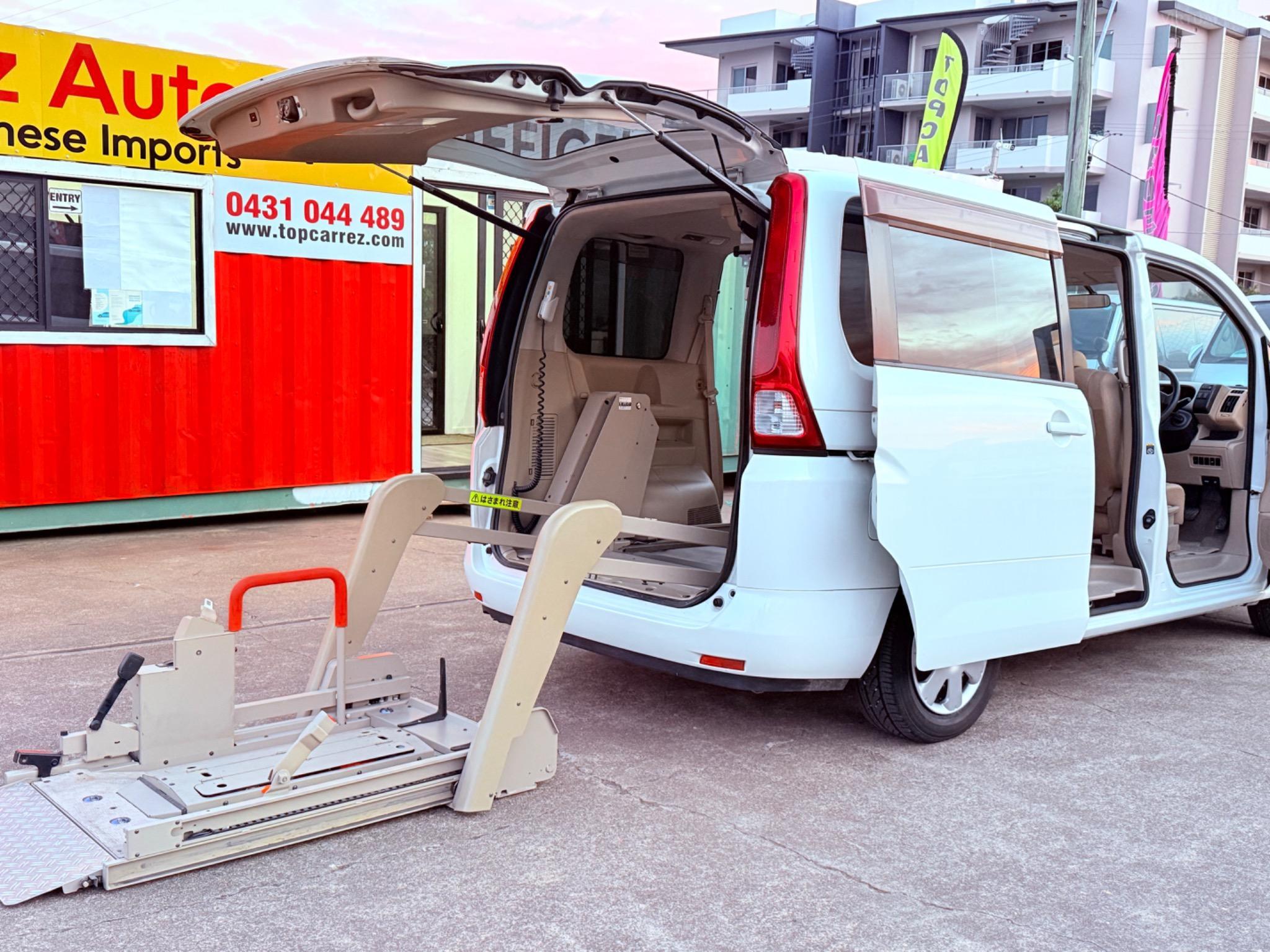 NISSAN SERENA