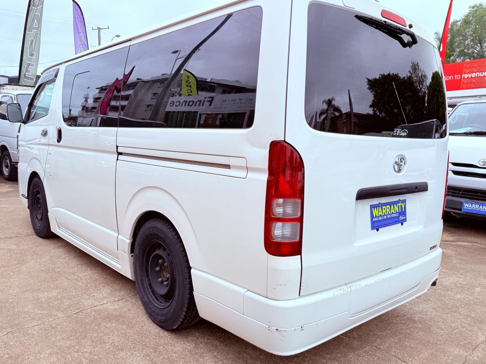 TOYOTA HIACE