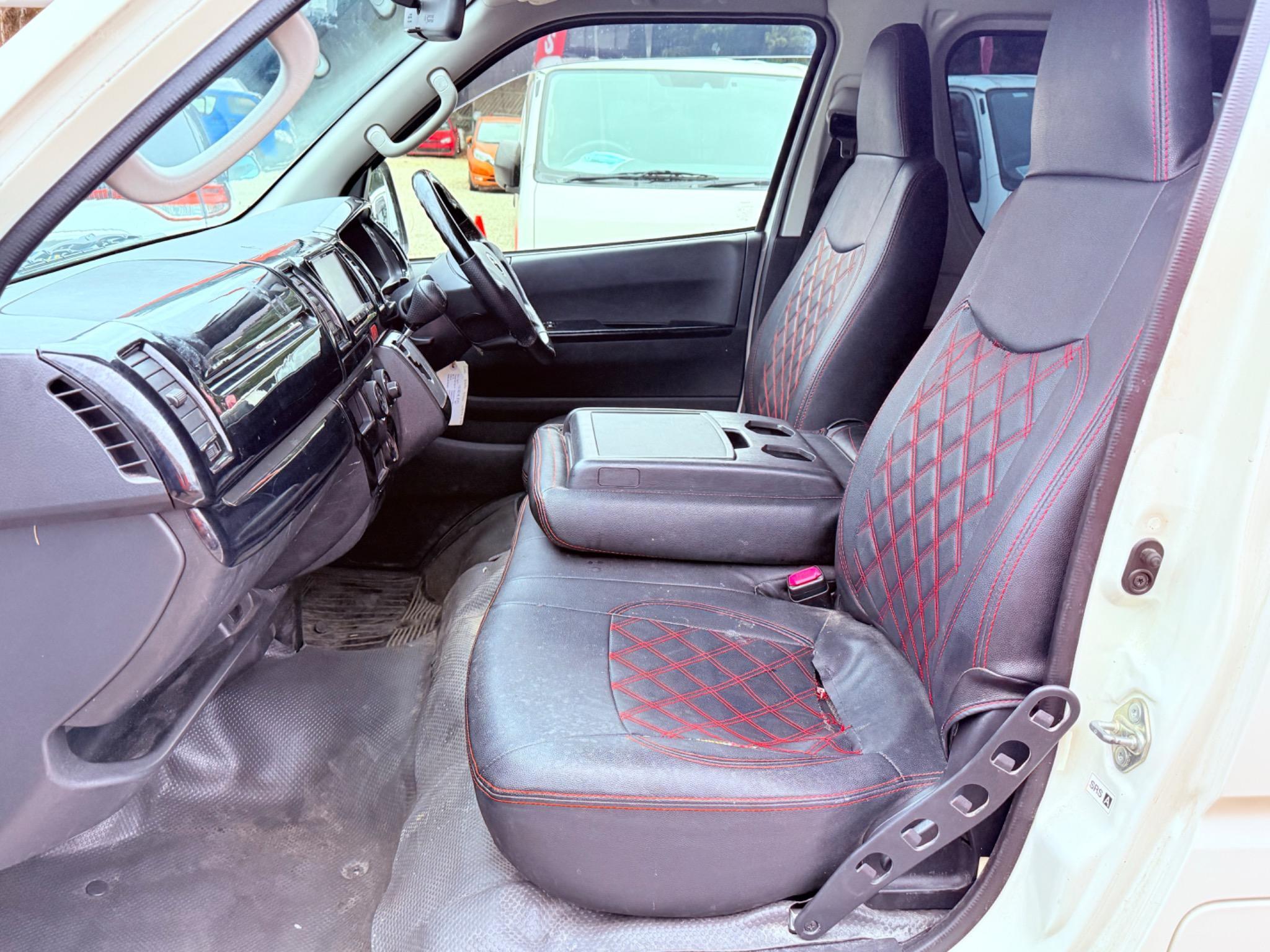 TOYOTA HIACE