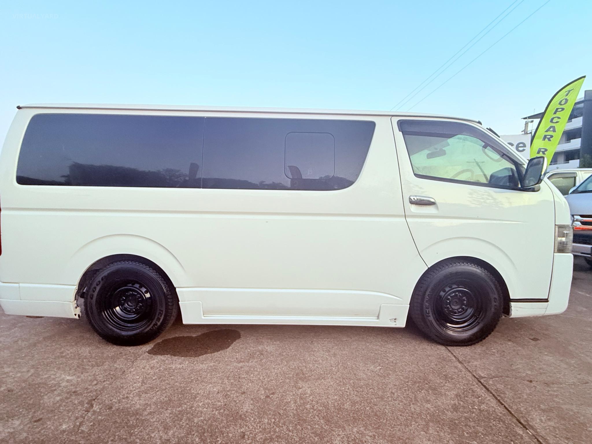 TOYOTA HIACE