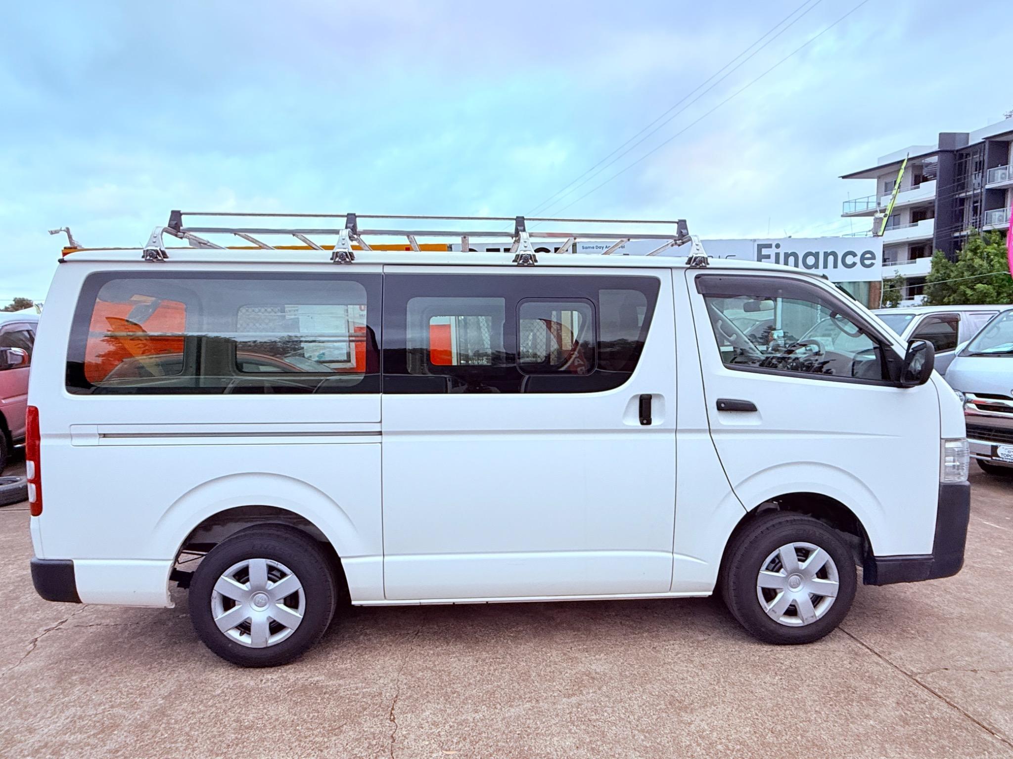 TOYOTA HIACE