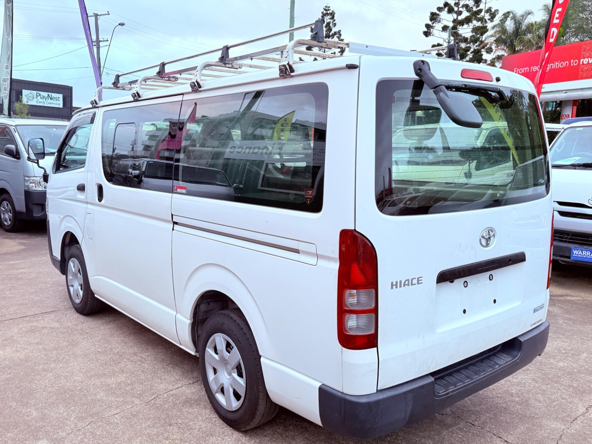 TOYOTA HIACE
